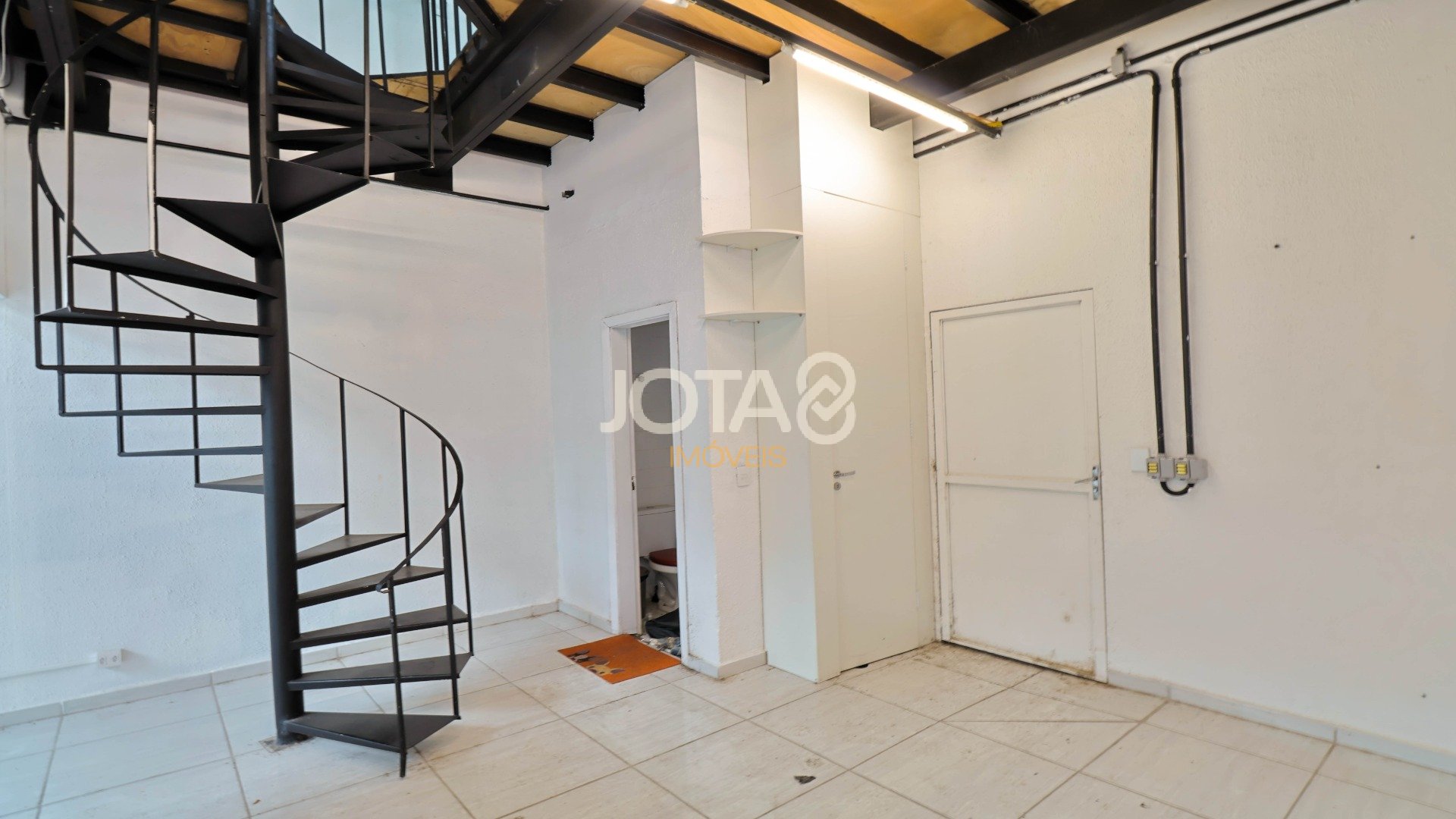 LOJA COMERCIAL COM MEZANINO