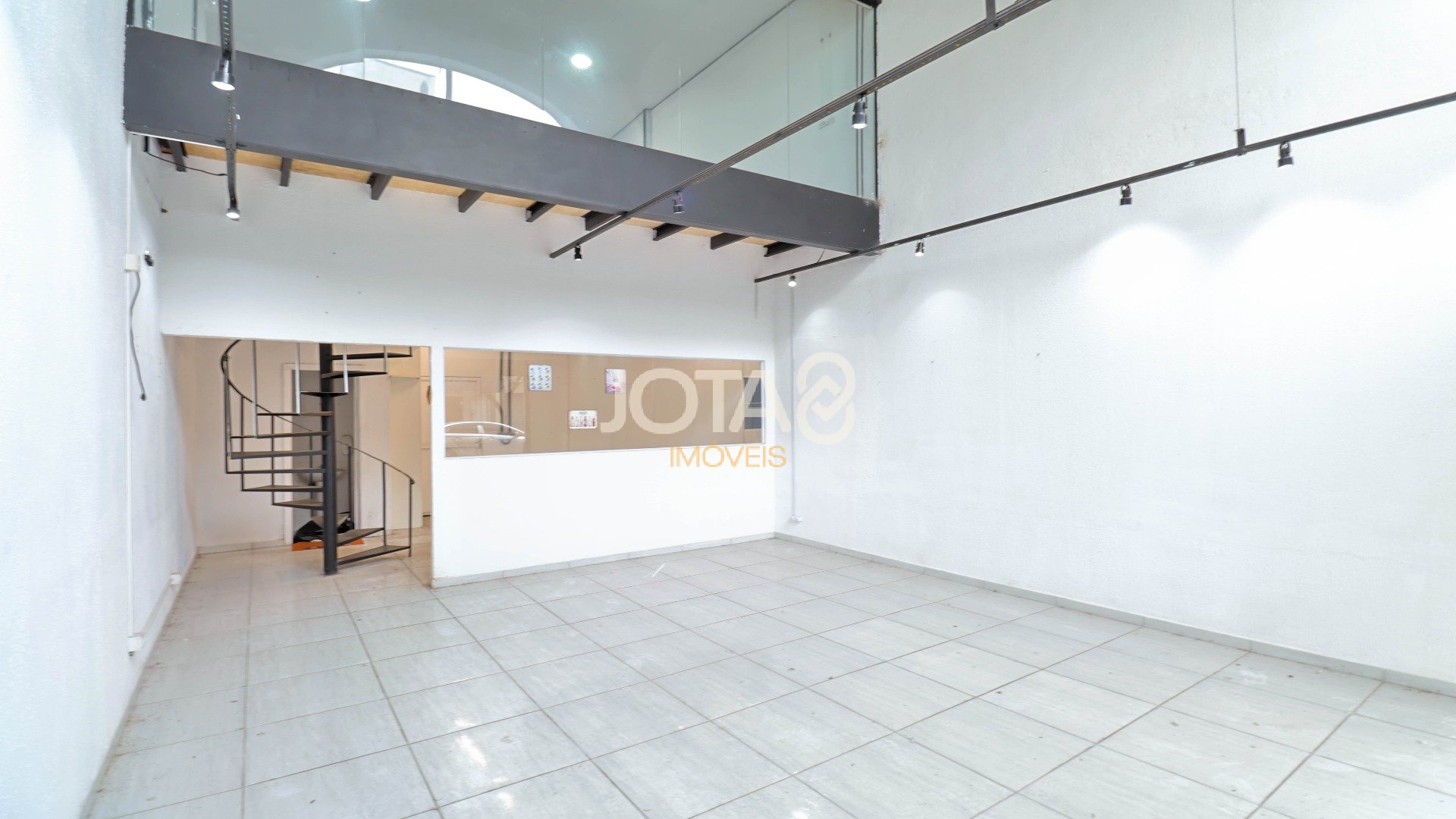 LOJA COMERCIAL COM MEZANINO