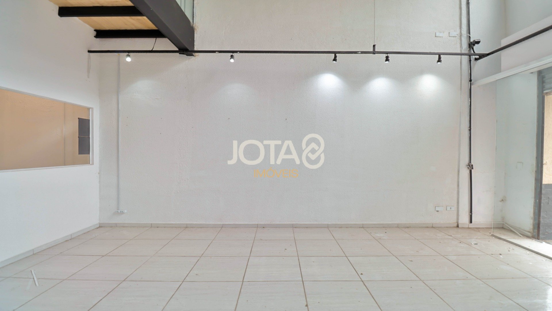 LOJA COMERCIAL COM MEZANINO
