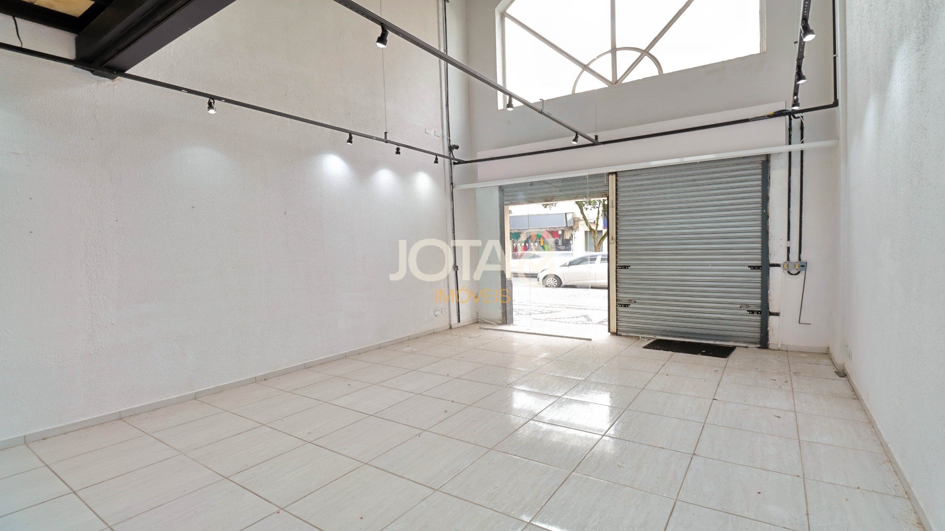 LOJA COMERCIAL COM MEZANINO