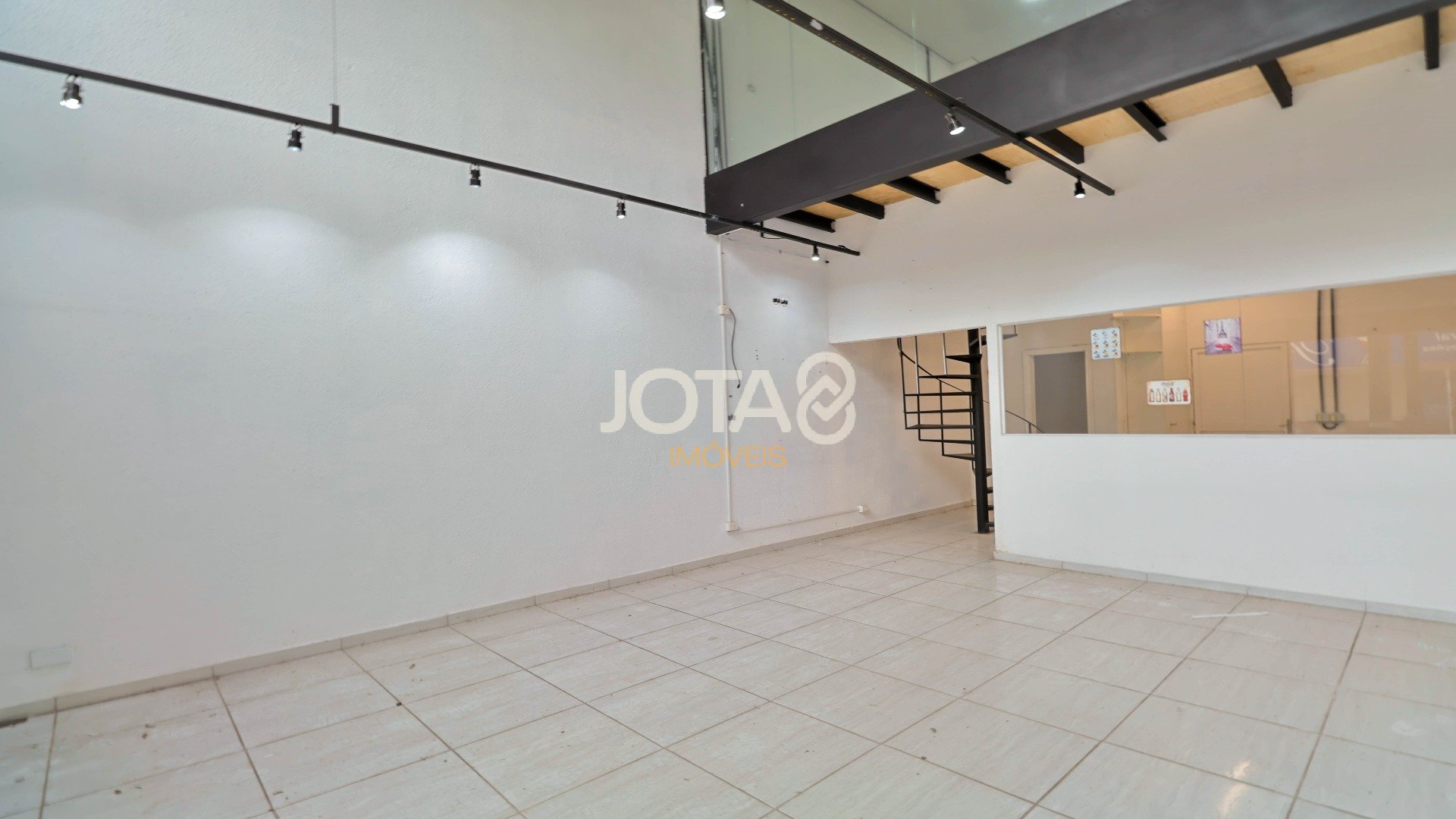 LOJA COMERCIAL COM MEZANINO