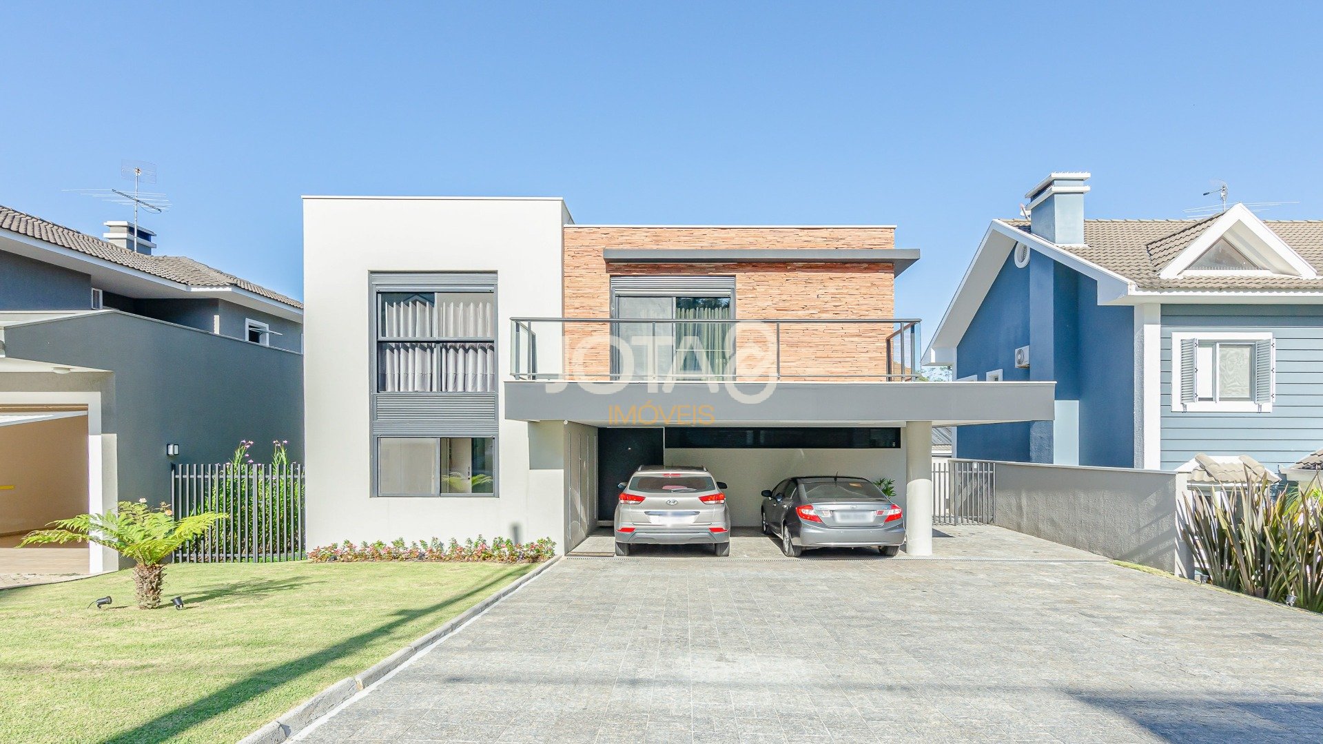 CASA EM CONDOMÍNIO COM 4 SUÍTES!