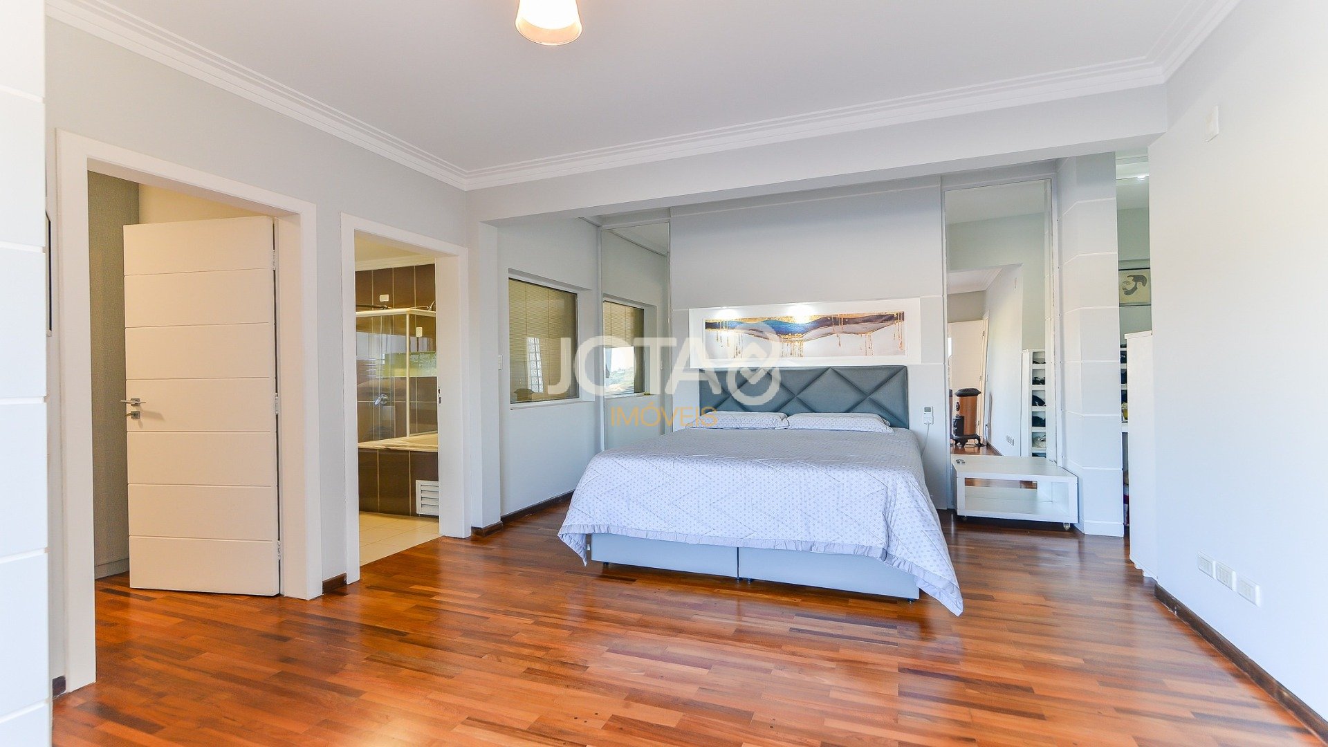 CASA COM 4 QUARTOS, JARDIM, POMAR E PISCINA NO PILARZINHO