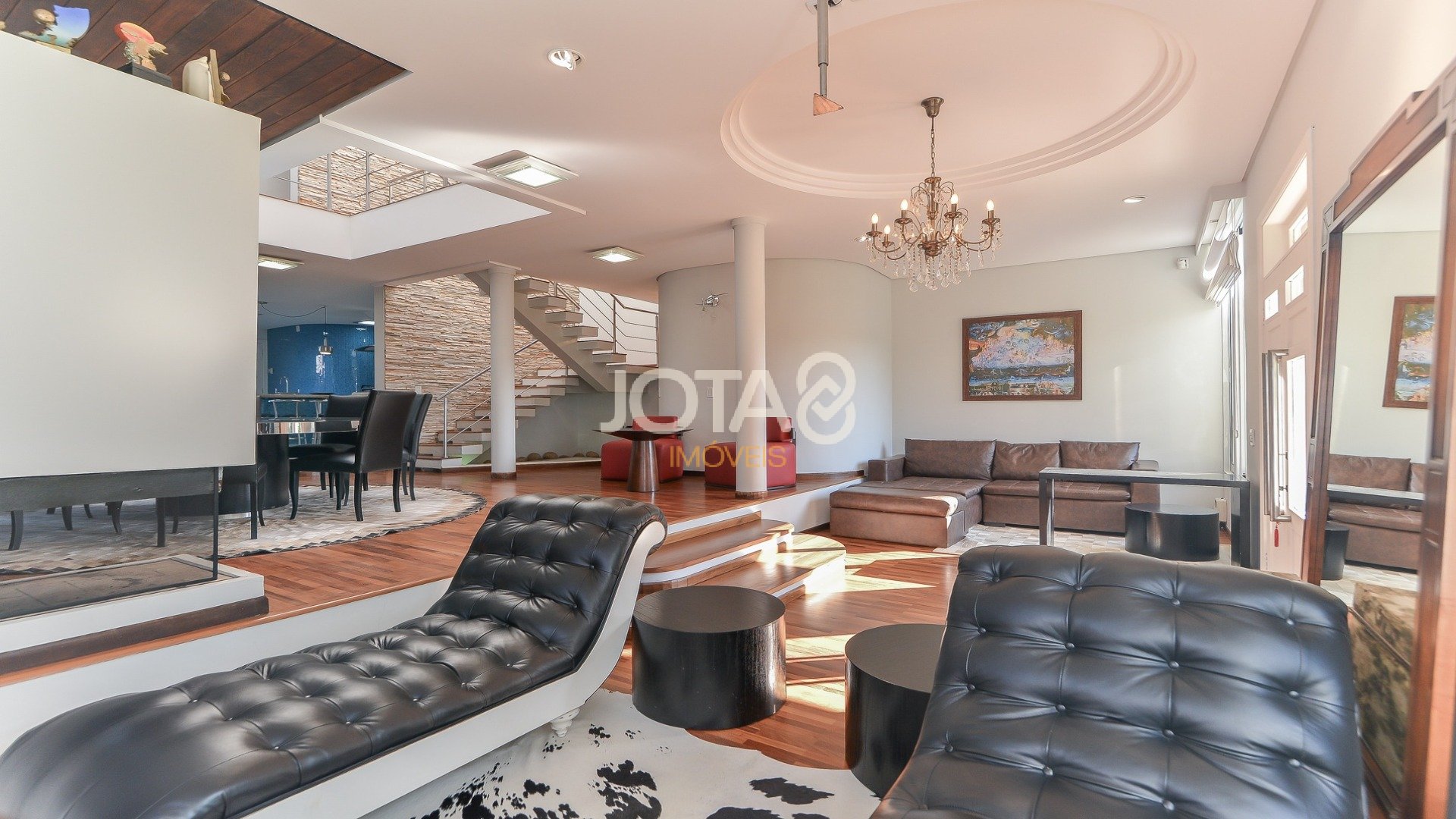 CASA COM 4 QUARTOS, JARDIM, POMAR E PISCINA NO PILARZINHO