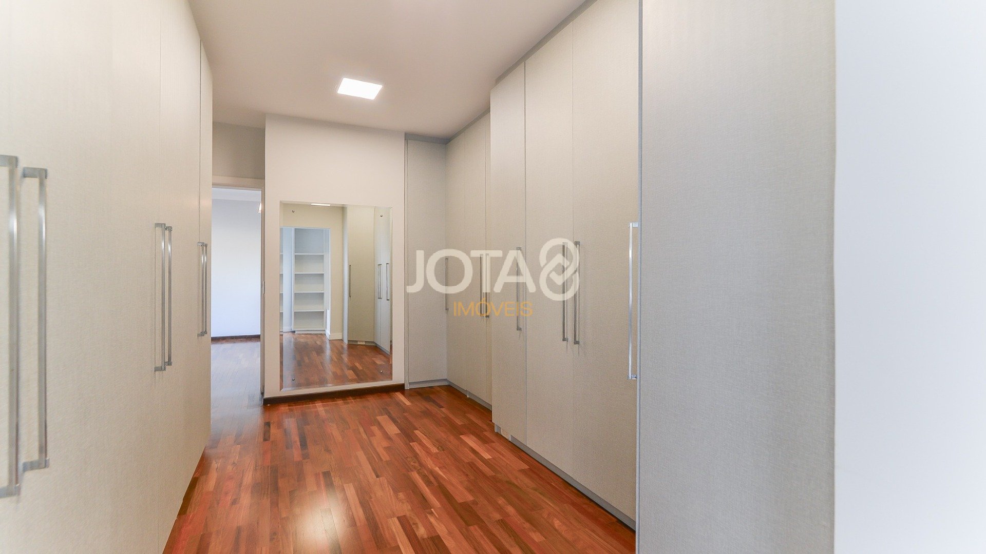 CASA COM 4 QUARTOS, JARDIM, POMAR E PISCINA NO PILARZINHO