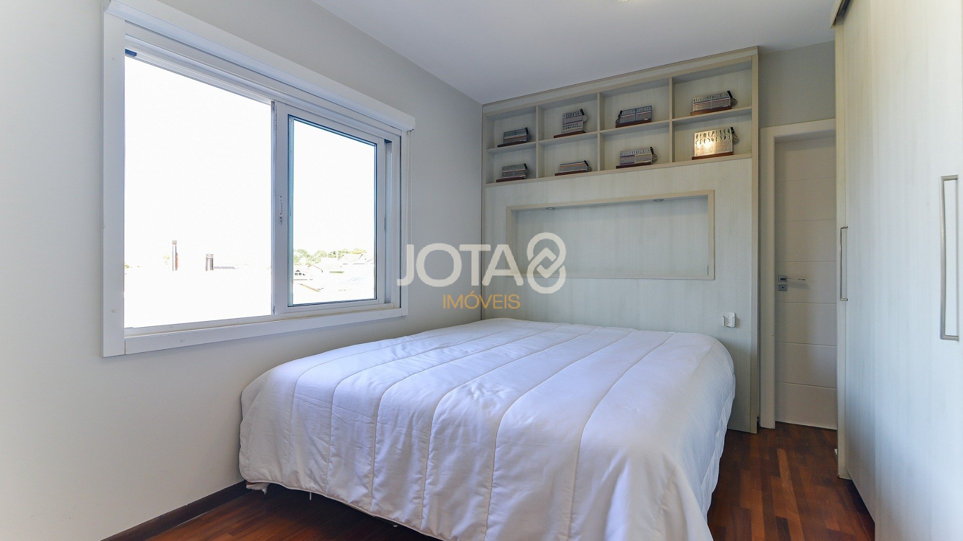 CASA COM 4 QUARTOS, JARDIM, POMAR E PISCINA NO PILARZINHO