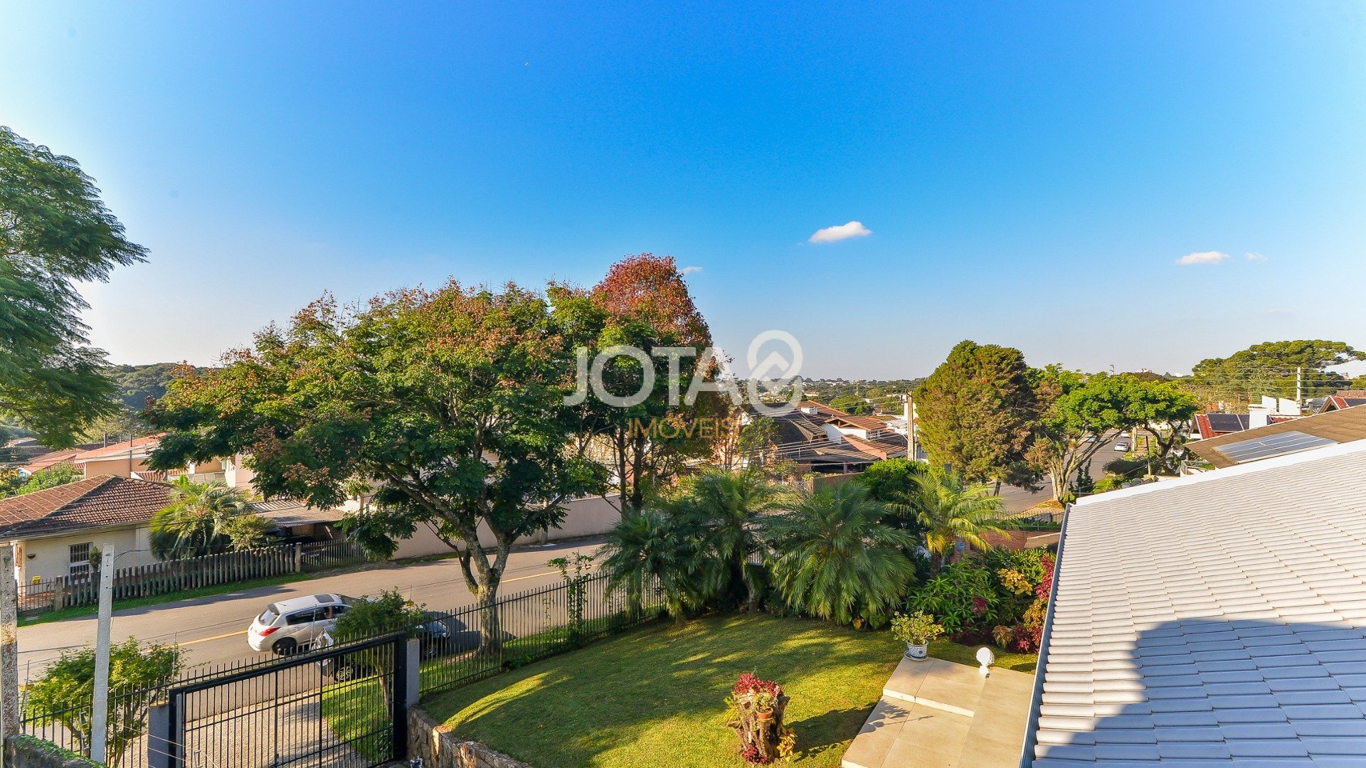 CASA COM 4 QUARTOS, JARDIM, POMAR E PISCINA NO PILARZINHO