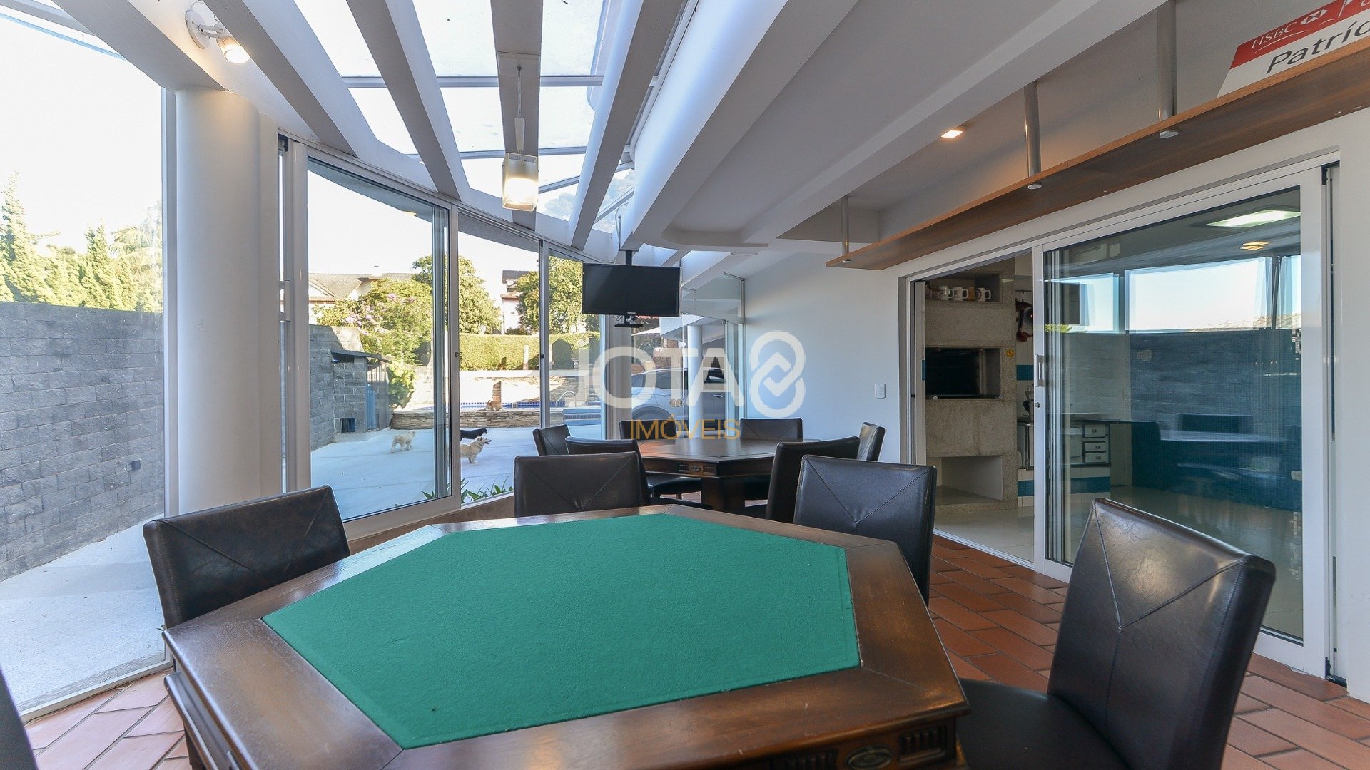 CASA COM 4 QUARTOS, JARDIM, POMAR E PISCINA NO PILARZINHO