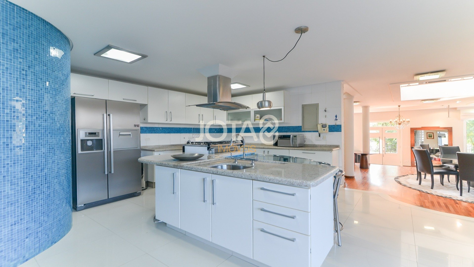 CASA COM 4 QUARTOS, JARDIM, POMAR E PISCINA NO PILARZINHO