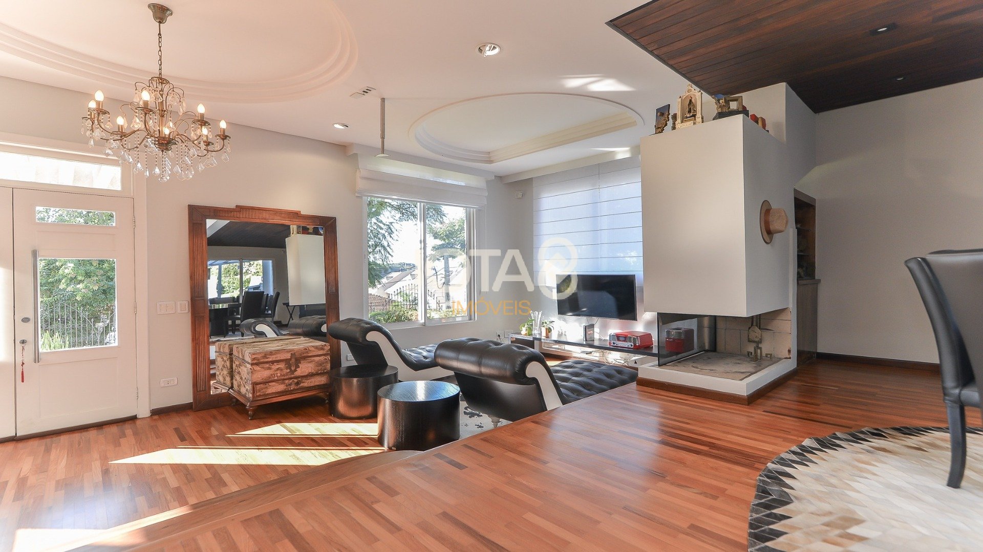 CASA COM 4 QUARTOS, JARDIM, POMAR E PISCINA NO PILARZINHO