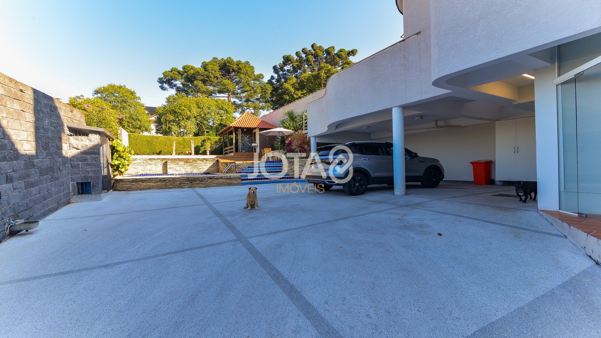 CASA COM 4 QUARTOS, JARDIM, POMAR E PISCINA NO PILARZINHO