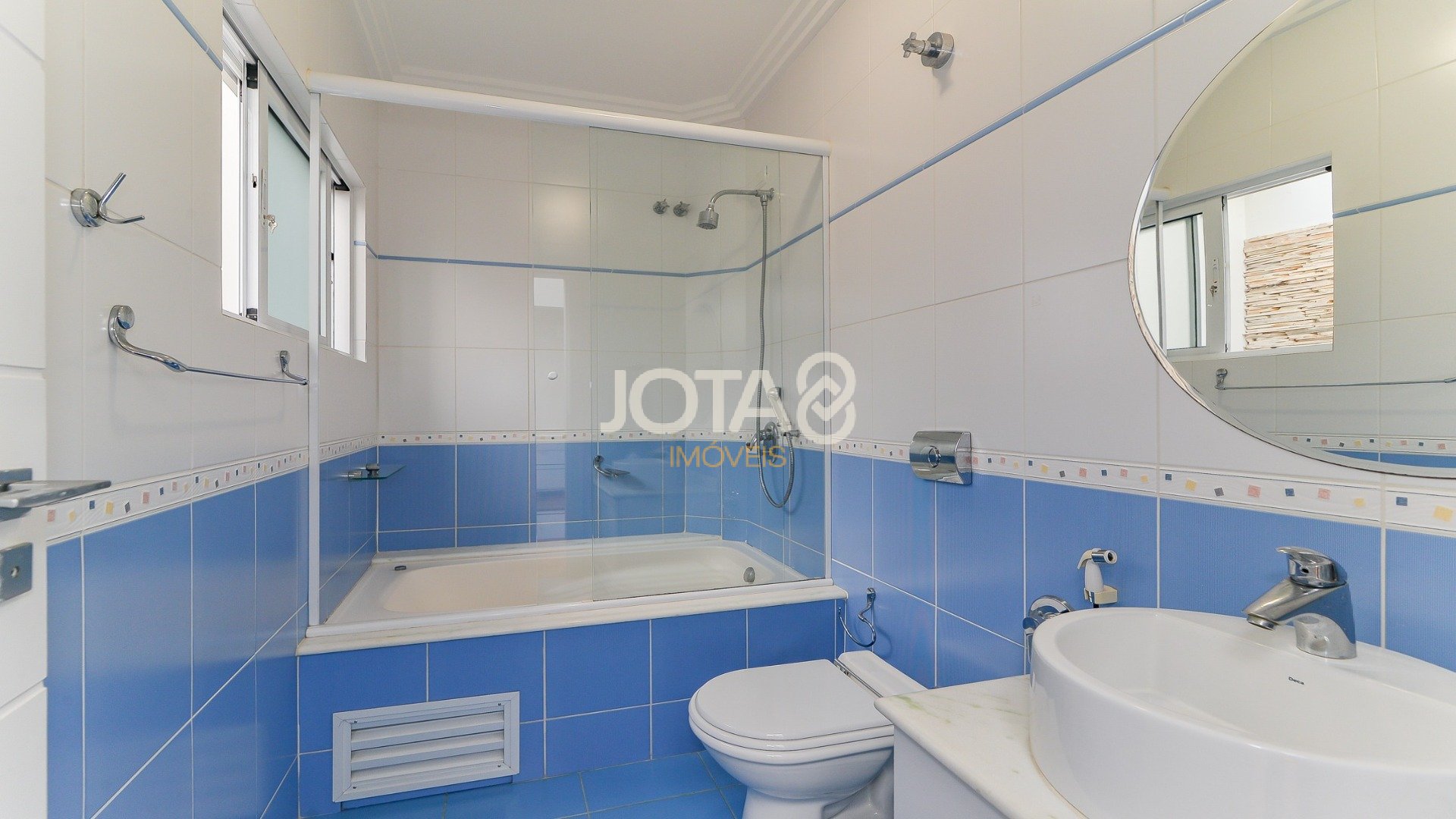 CASA COM 4 QUARTOS, JARDIM, POMAR E PISCINA NO PILARZINHO