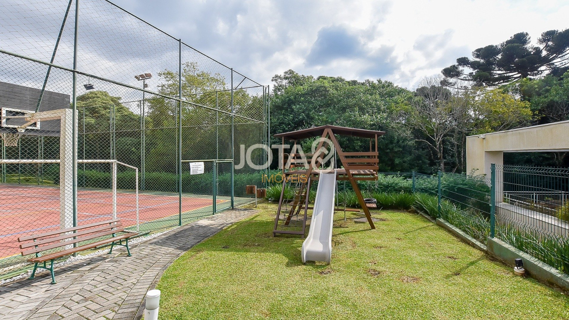 TERRENO À VENDA EM CONDOMÍNIO FECHADO EVERGREEN - 452M²