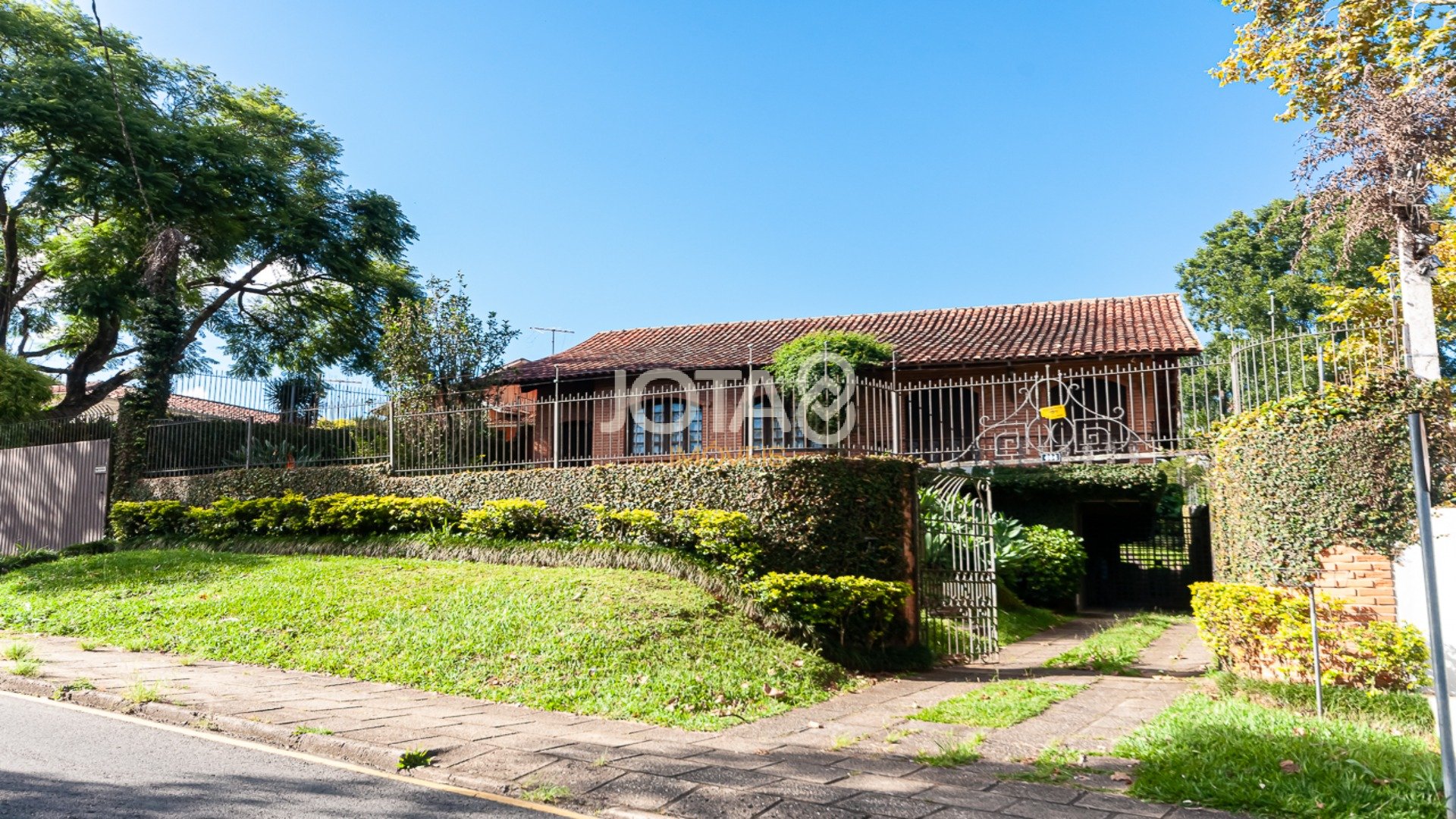 CASA COMERCIAL PARA LOCAÇÃO NO SEMINÁRIO - J8