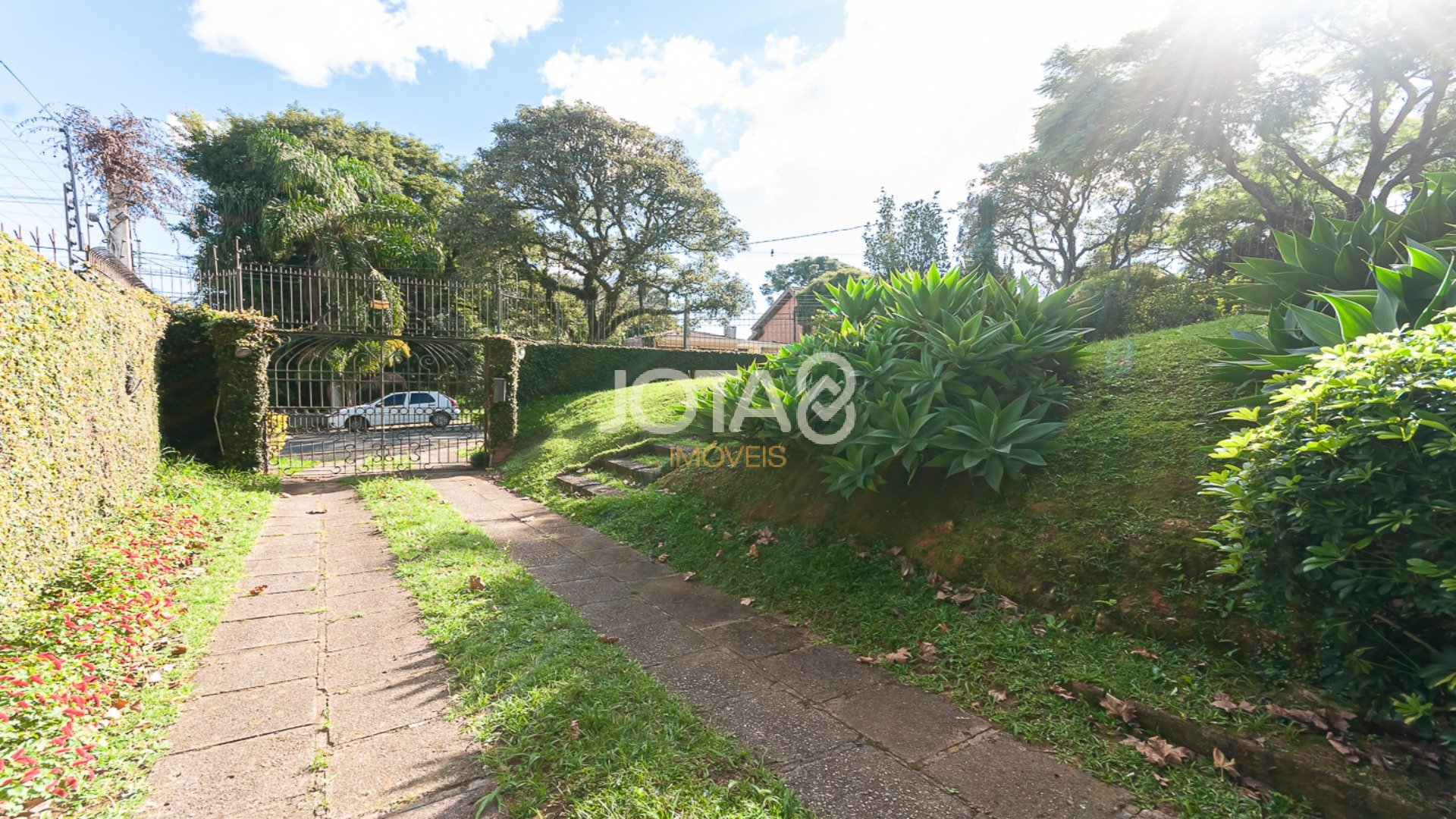 CASA COMERCIAL PARA LOCAÇÃO NO SEMINÁRIO - J8