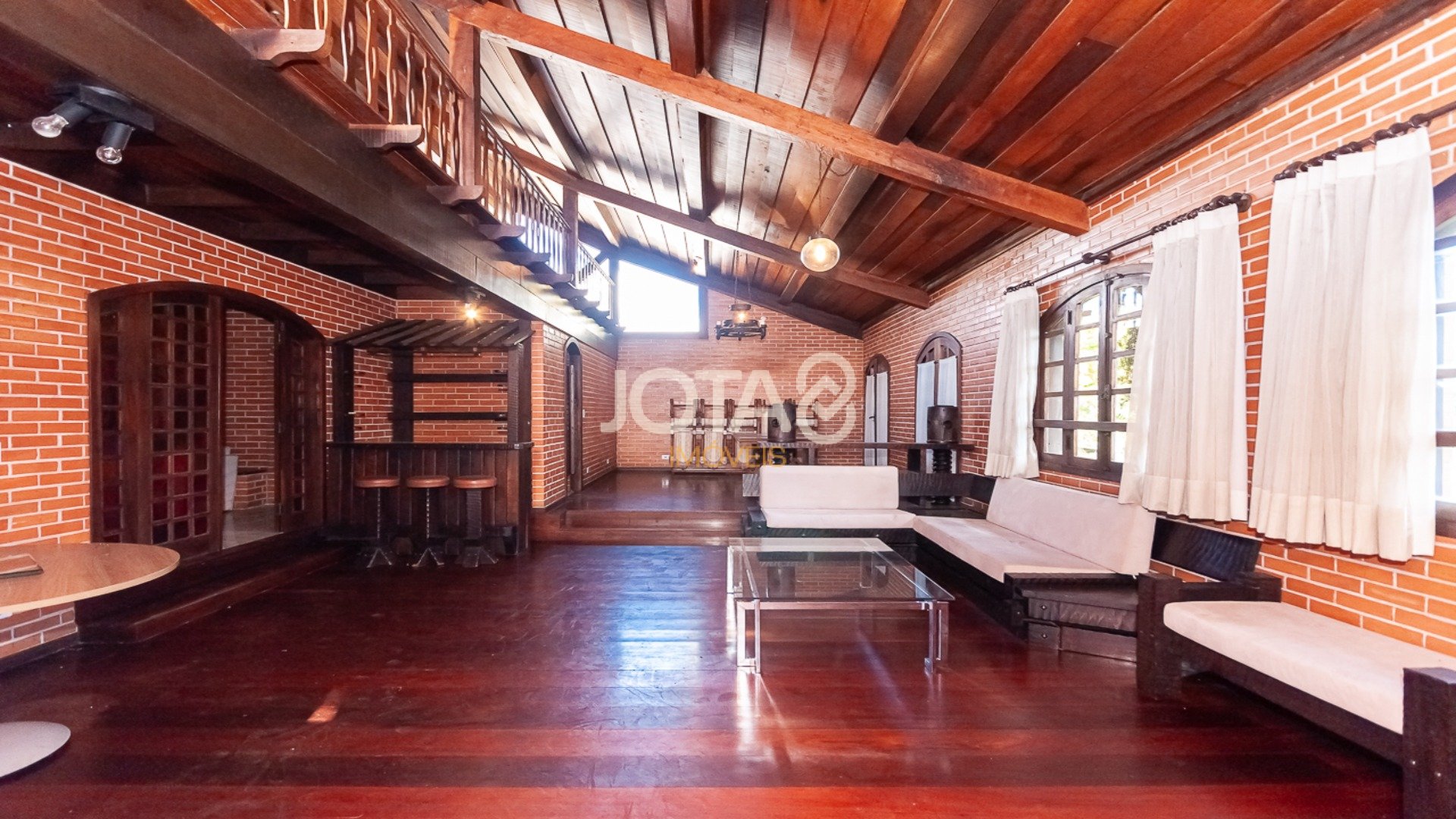 CASA COMERCIAL PARA LOCAÇÃO NO SEMINÁRIO - J8