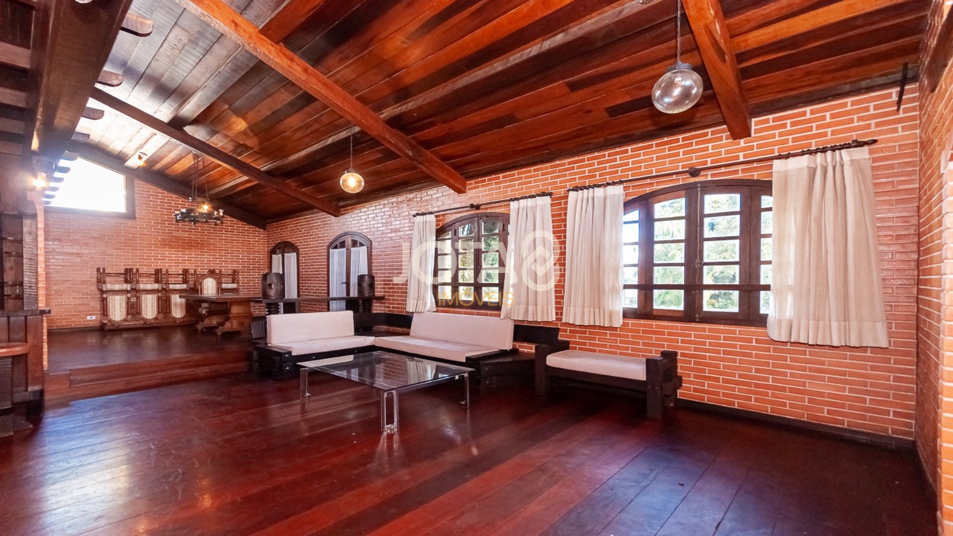 CASA COMERCIAL PARA LOCAÇÃO NO SEMINÁRIO - J8