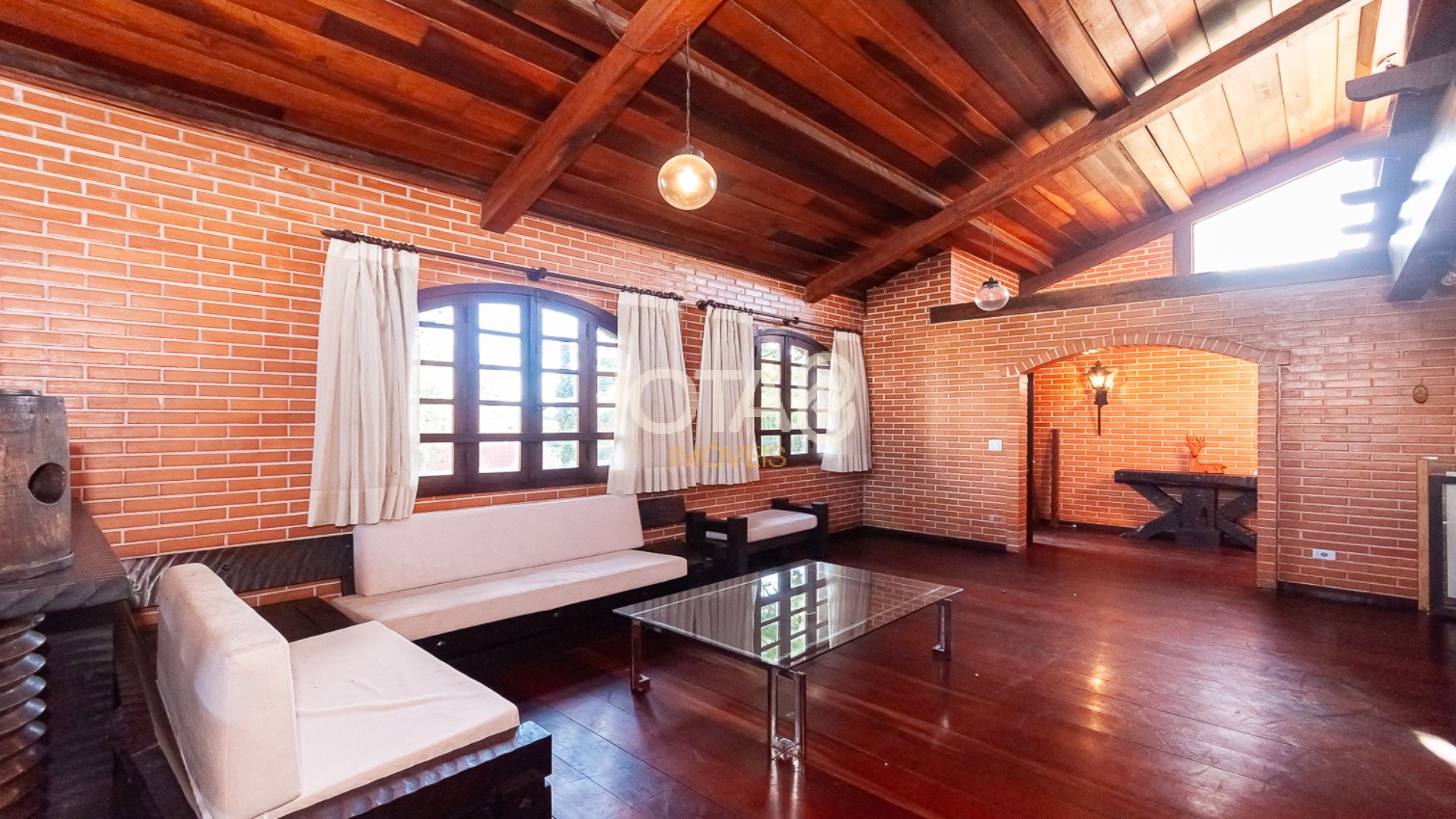 CASA COMERCIAL PARA LOCAÇÃO NO SEMINÁRIO - J8