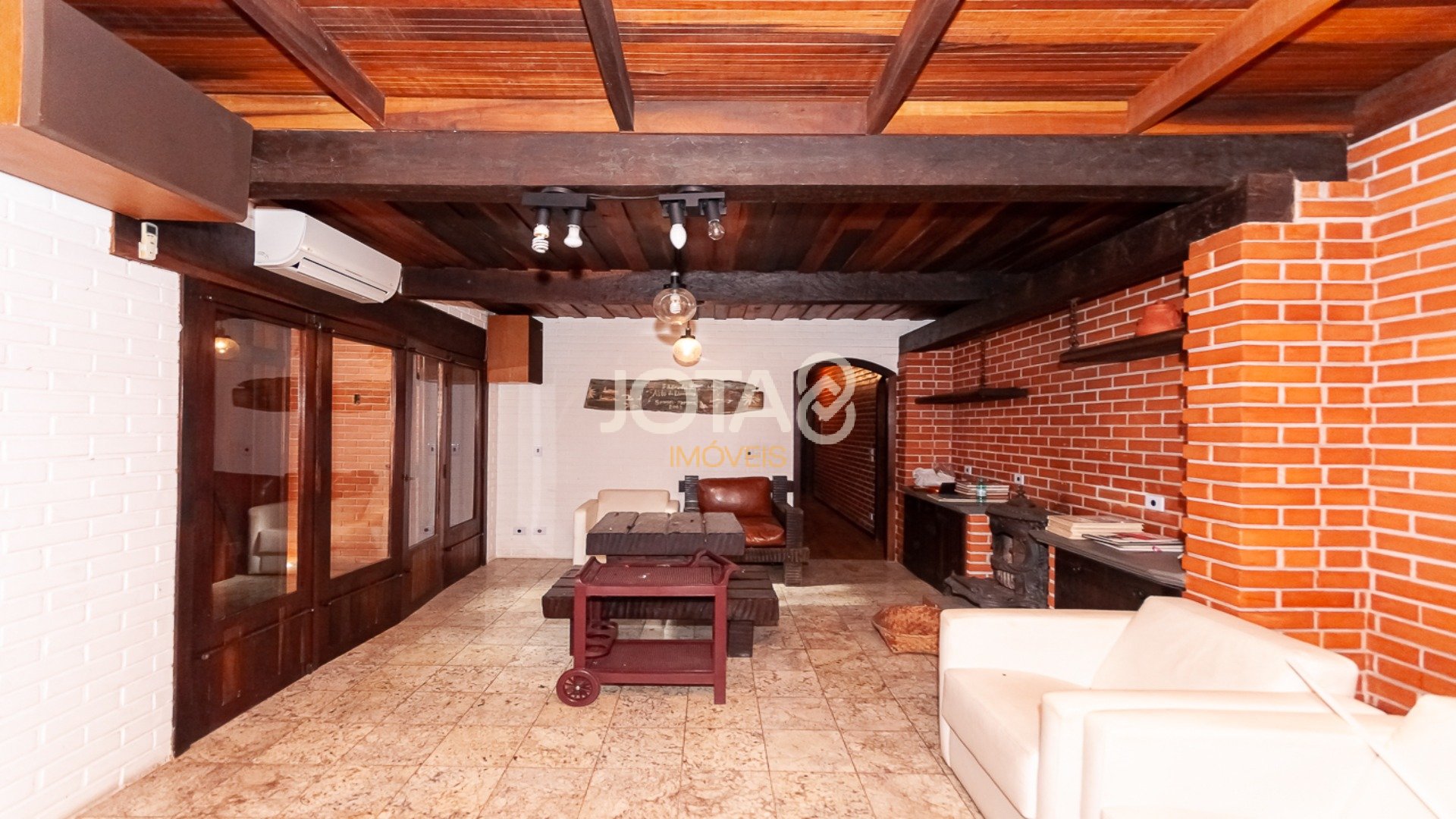 CASA COMERCIAL PARA LOCAÇÃO NO SEMINÁRIO - J8