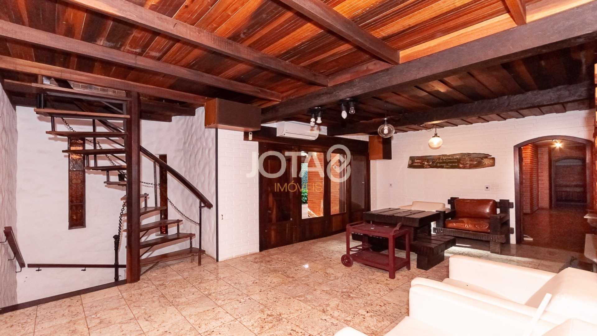CASA COMERCIAL PARA LOCAÇÃO NO SEMINÁRIO - J8