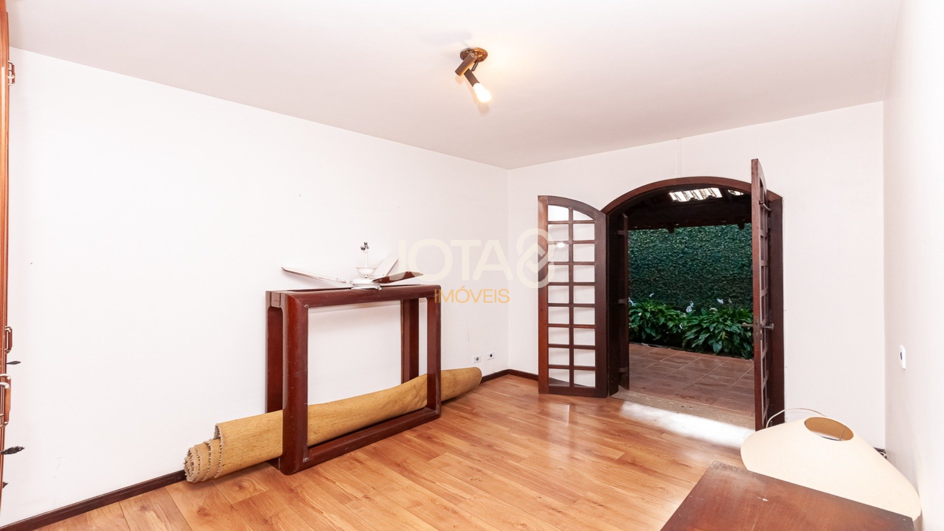 CASA COMERCIAL PARA LOCAÇÃO NO SEMINÁRIO - J8