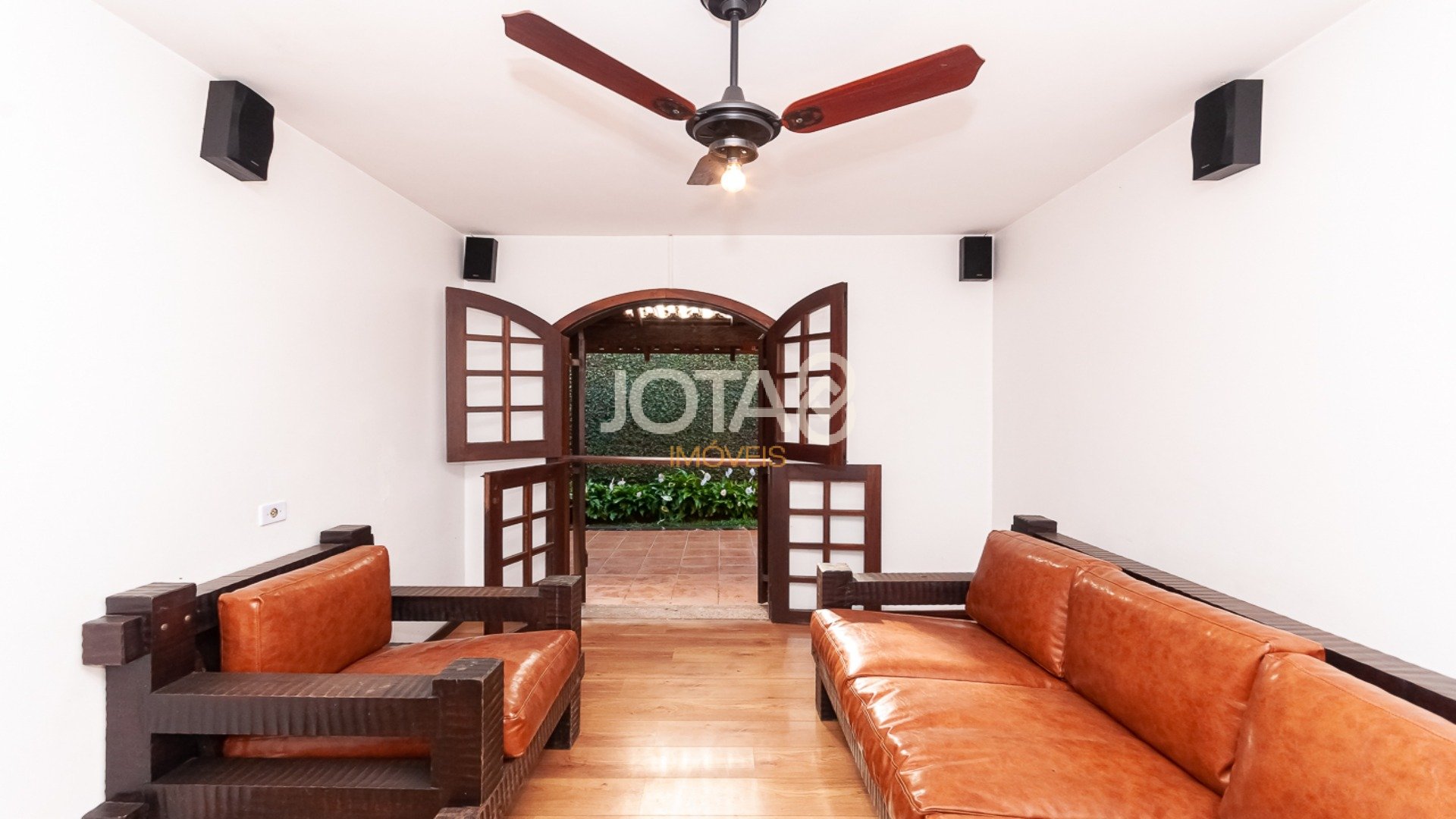 CASA COMERCIAL PARA LOCAÇÃO NO SEMINÁRIO - J8