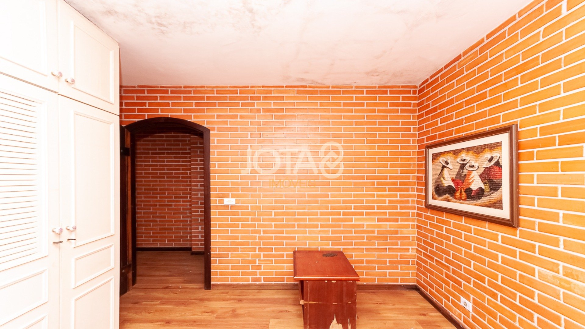 CASA COMERCIAL PARA LOCAÇÃO NO SEMINÁRIO - J8