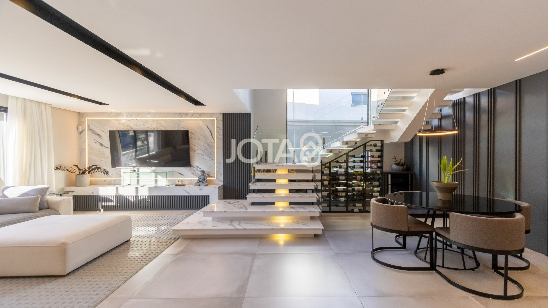 CASA EM CONDOMÍNIO COM 4 SUÍTES