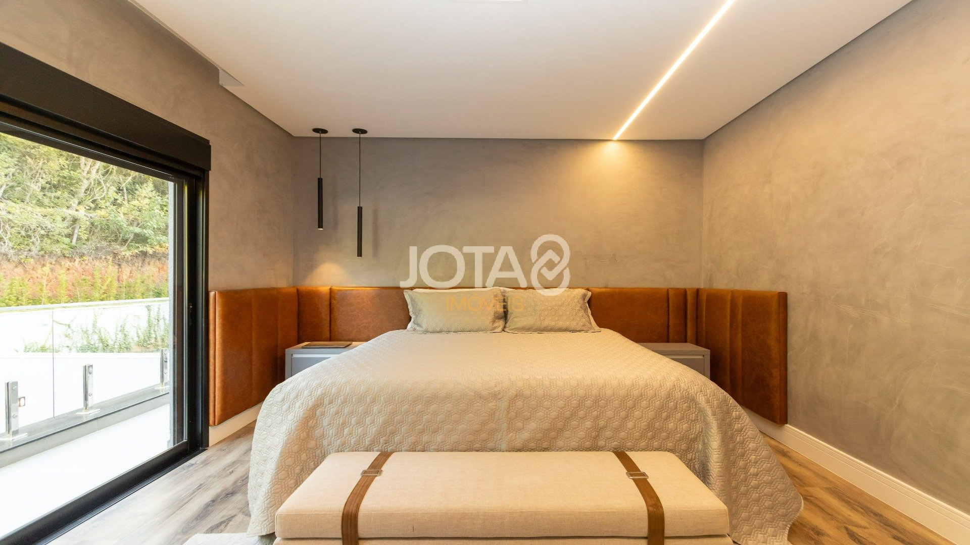 CASA EM CONDOMÍNIO COM 4 SUÍTES