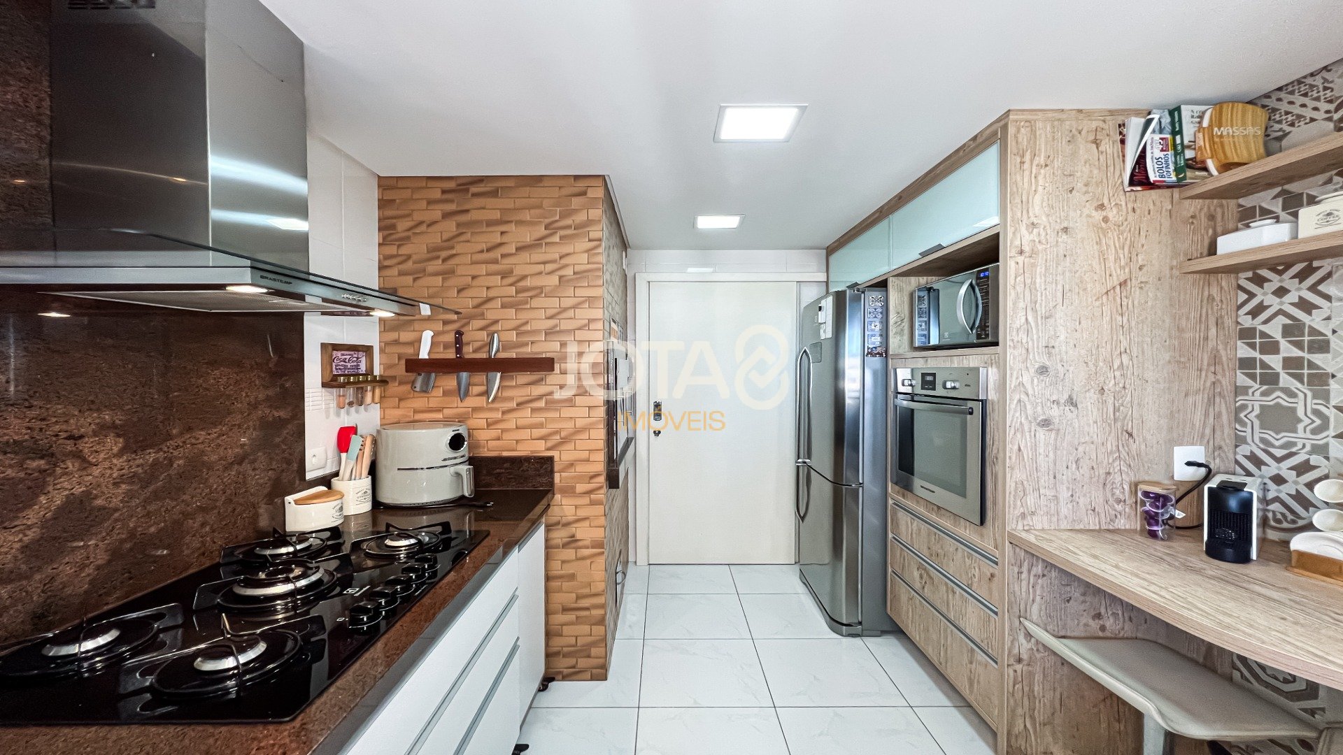 APARTAMENTO EM ANDAR ALTO COM 3 SUÍTES NO BATEL