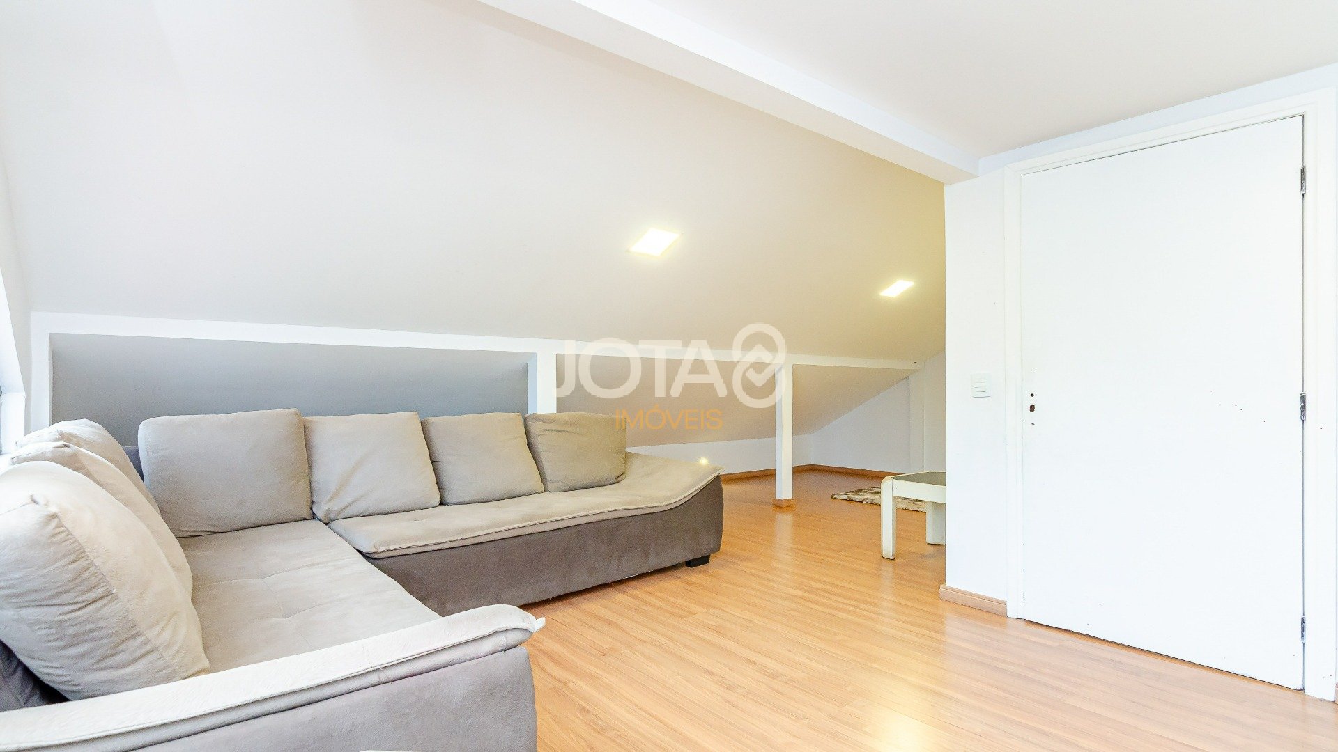 SOBRADO COM 4 QUARTOS, HOME OFFICE E ÁTICO NO SANTO INÁCIO
