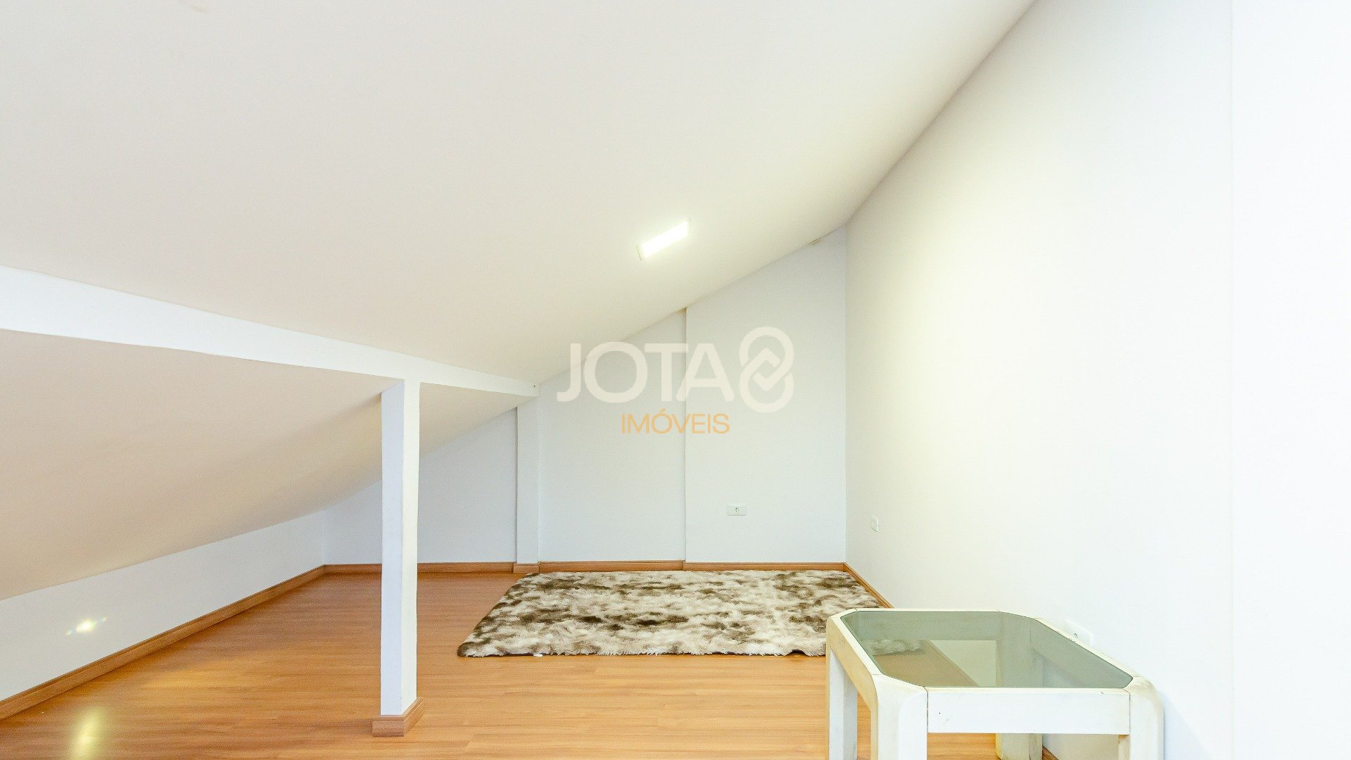 SOBRADO COM 4 QUARTOS, HOME OFFICE E ÁTICO NO SANTO INÁCIO