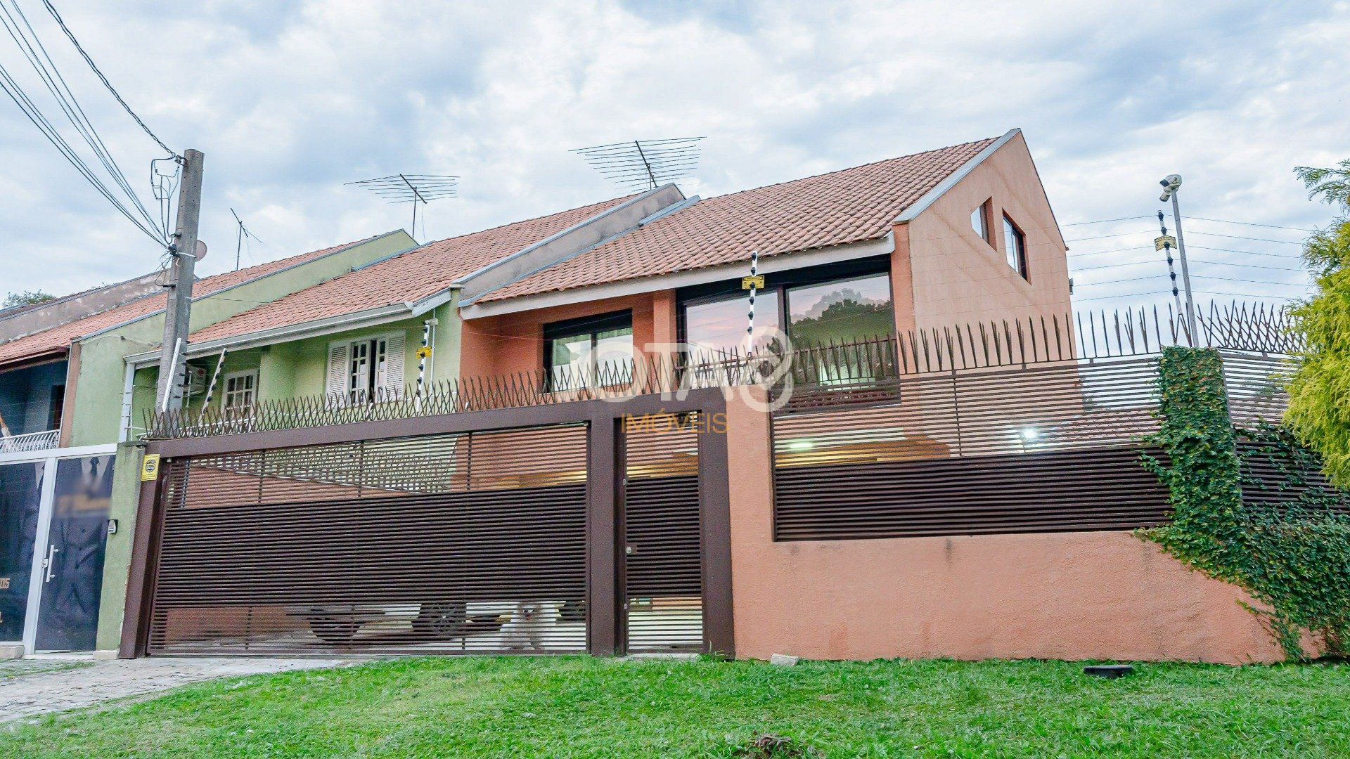 SOBRADO COM 4 QUARTOS, HOME OFFICE E ÁTICO NO SANTO INÁCIO