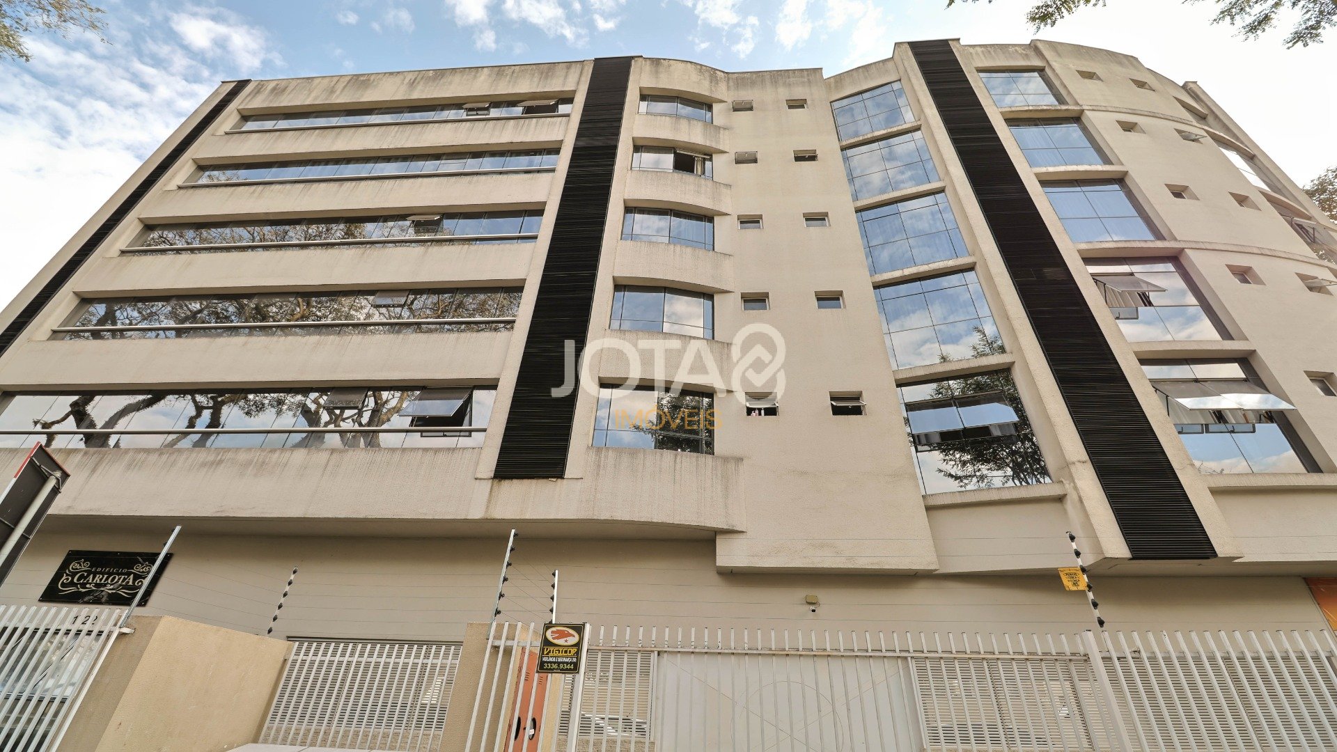 PRÉDIO INTEIRO EM FRENTE A PUC