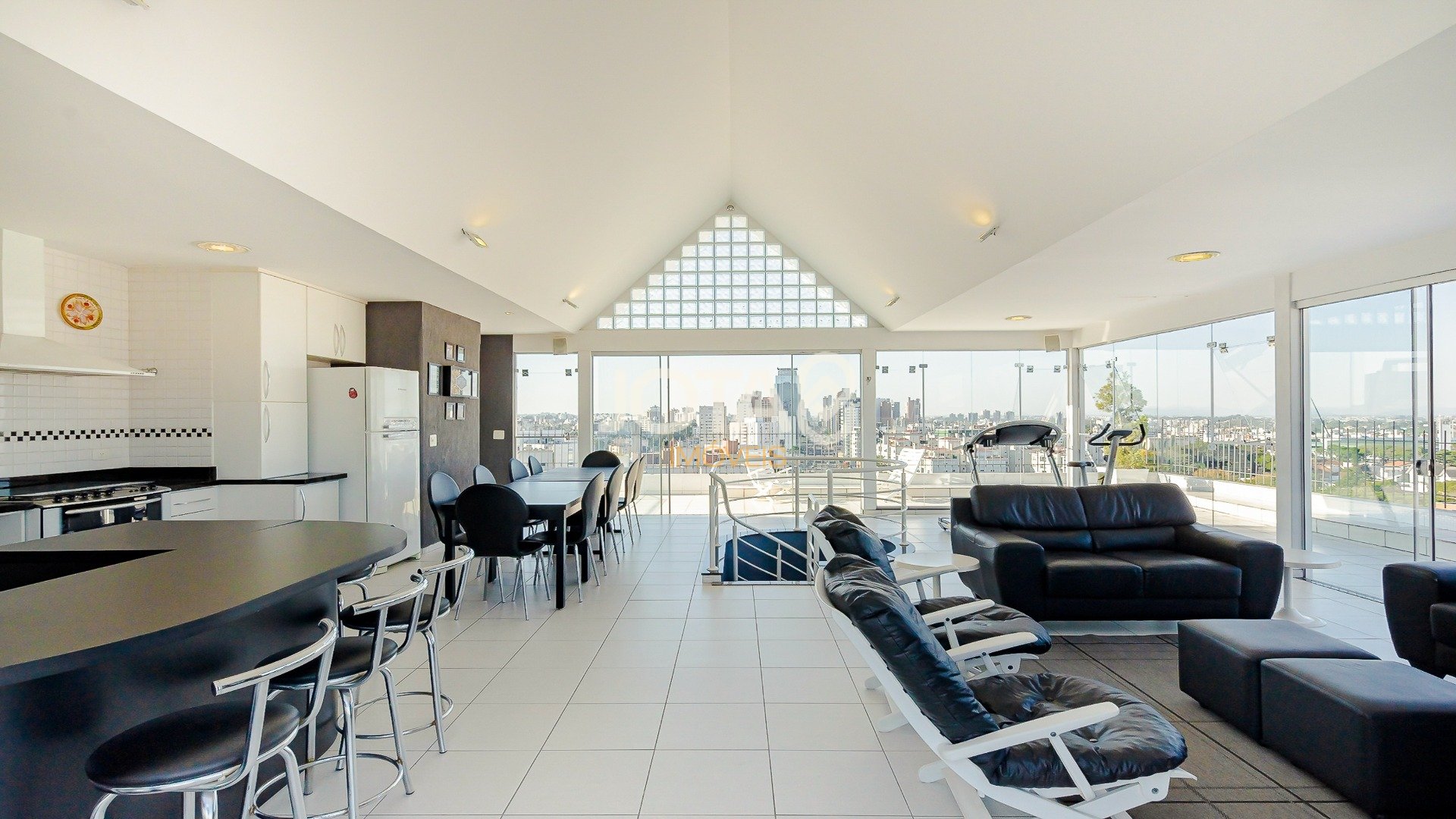 COBERTURA NO CENTRO CÍVICO COM UMA VISTA INCRÍVEL!