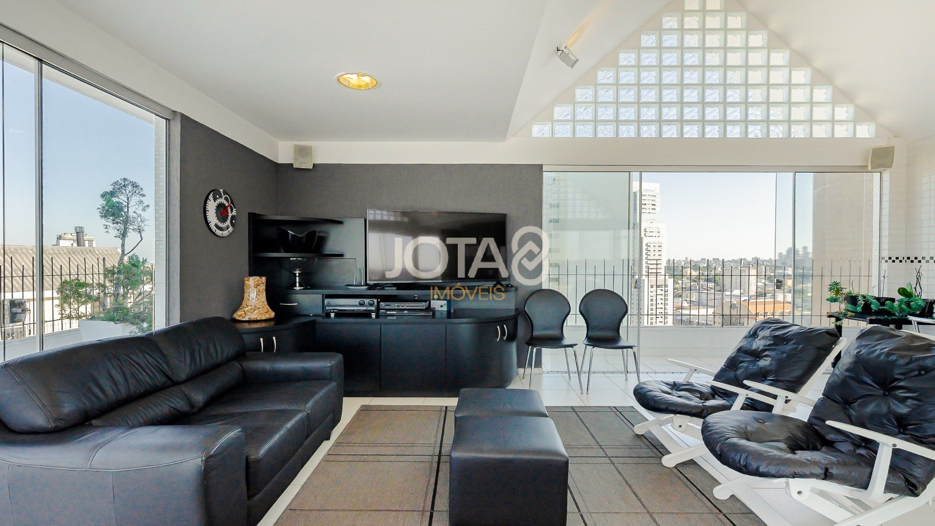 COBERTURA NO CENTRO CÍVICO COM UMA VISTA INCRÍVEL!