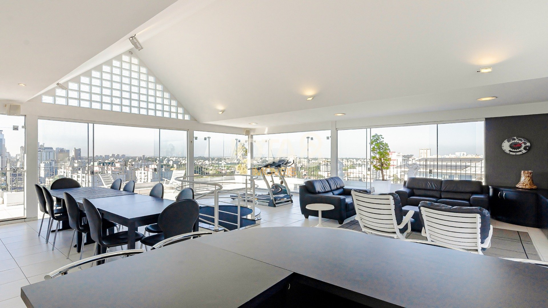 COBERTURA NO CENTRO CÍVICO COM UMA VISTA INCRÍVEL!