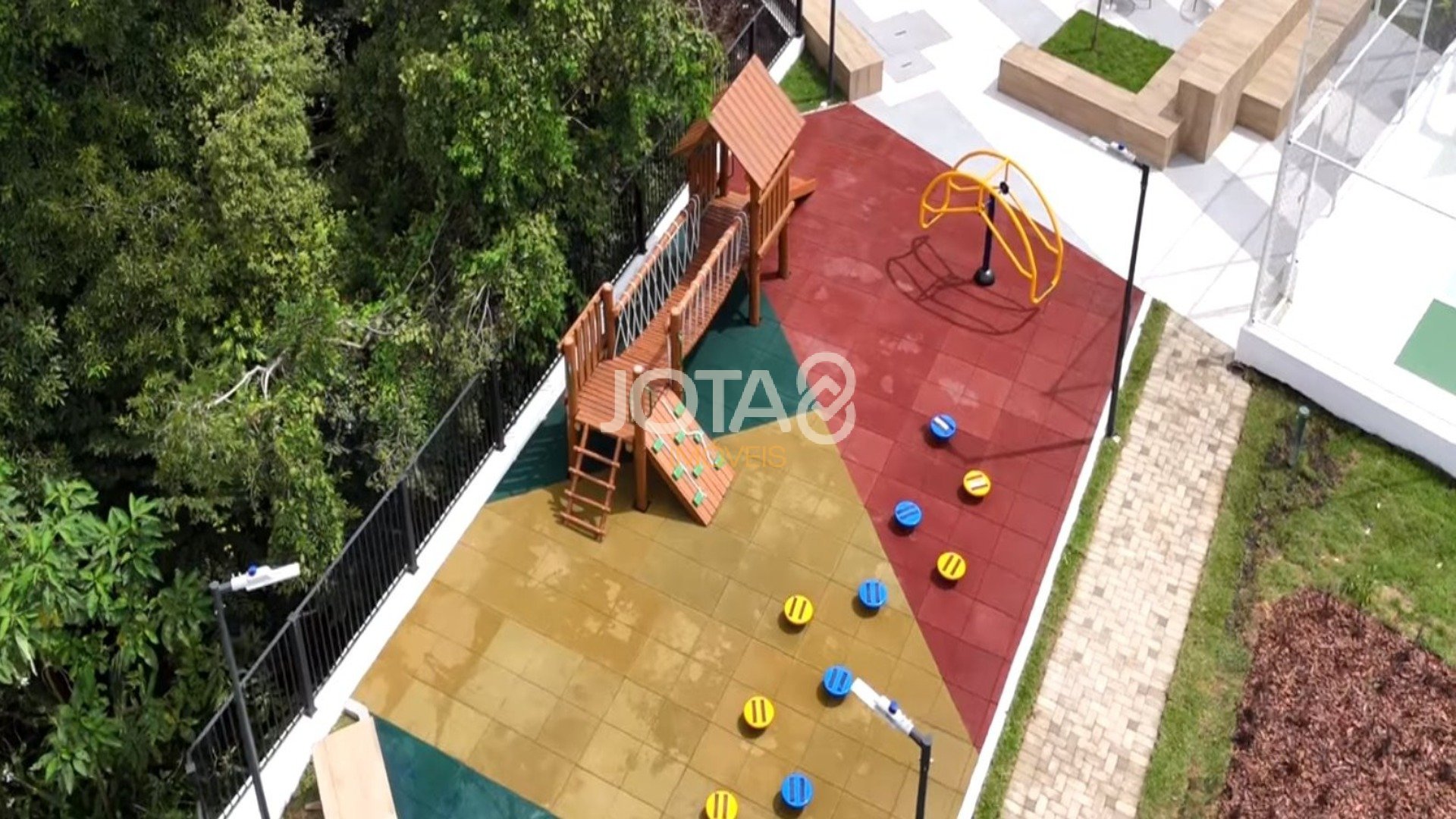 TERENO EM CONDOMINIO FECHADO PAYSAGE TERRARA