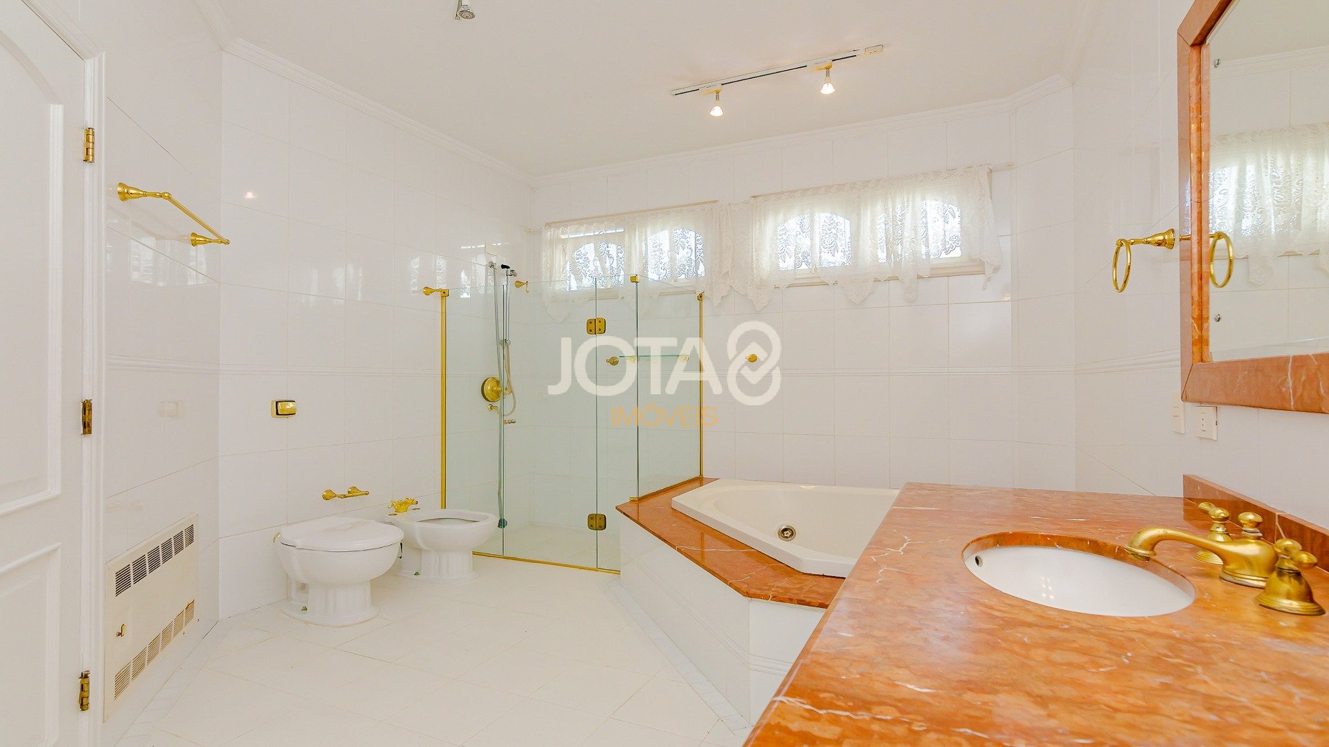 ESPETACULAR CASA EM CONDOMÍNIO COM 5 SUÍTES- CONDOMÍNIO SHERWOOD