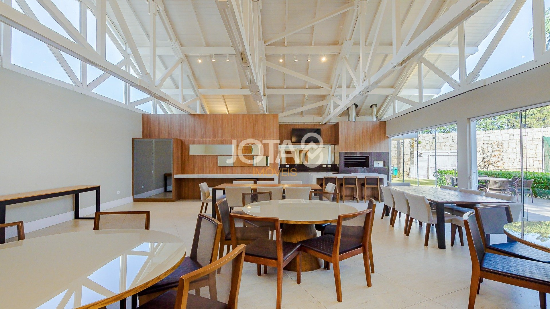 ESPETACULAR CASA EM CONDOMÍNIO COM 5 SUÍTES- CONDOMÍNIO SHERWOOD