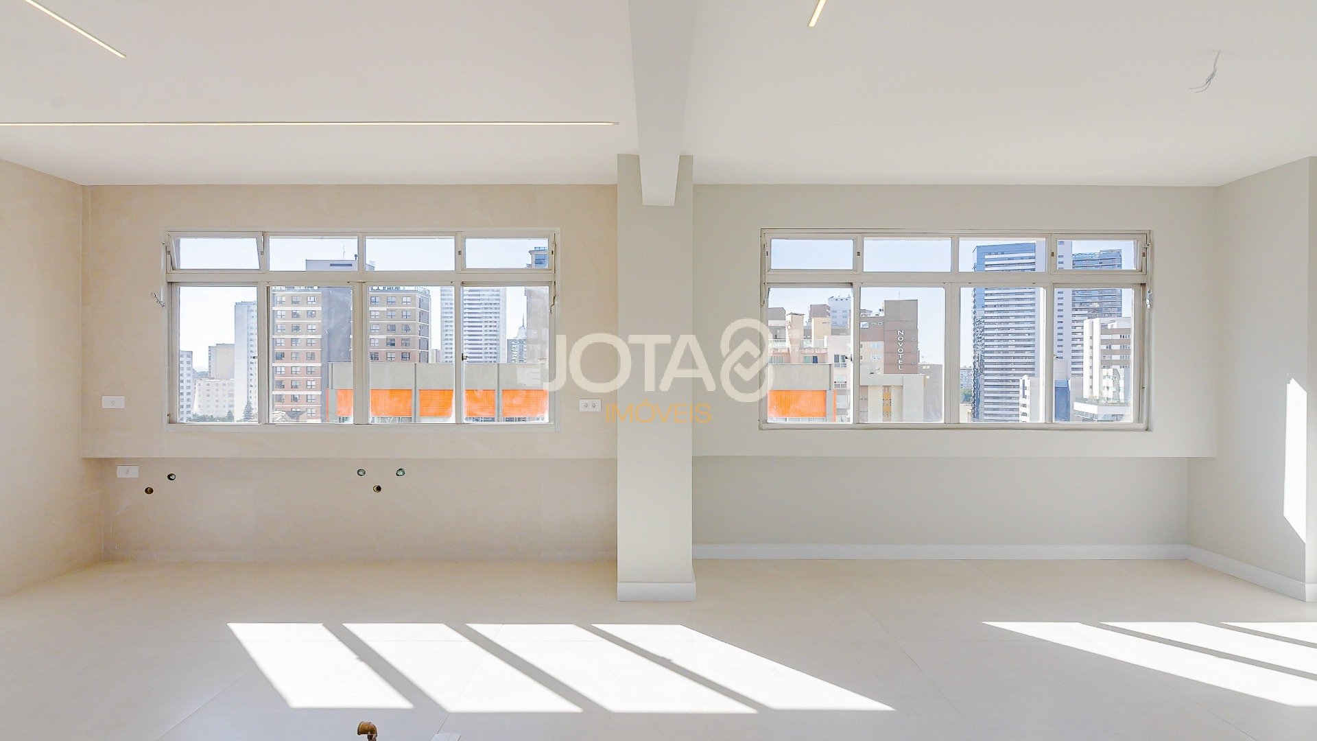 APARTAMENTO REFORMADO COM VISTA DEFINITIVA NO BATEL