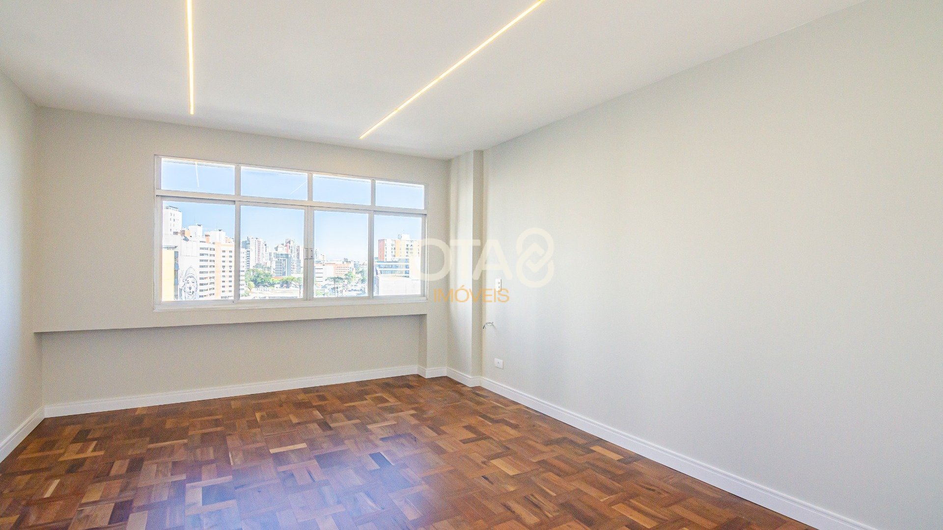 APARTAMENTO REFORMADO COM VISTA DEFINITIVA NO BATEL