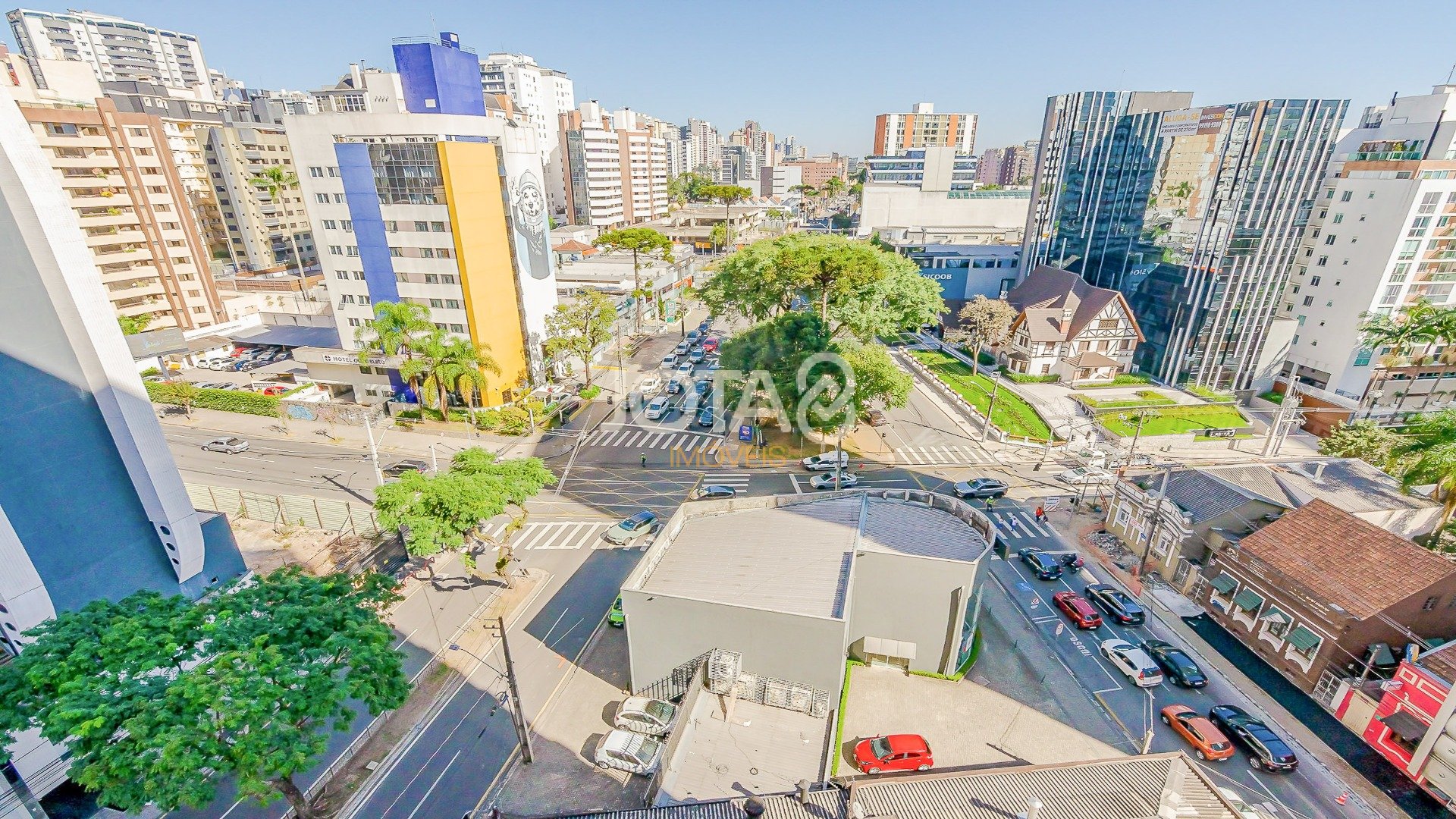 APARTAMENTO REFORMADO COM VISTA DEFINITIVA NO BATEL