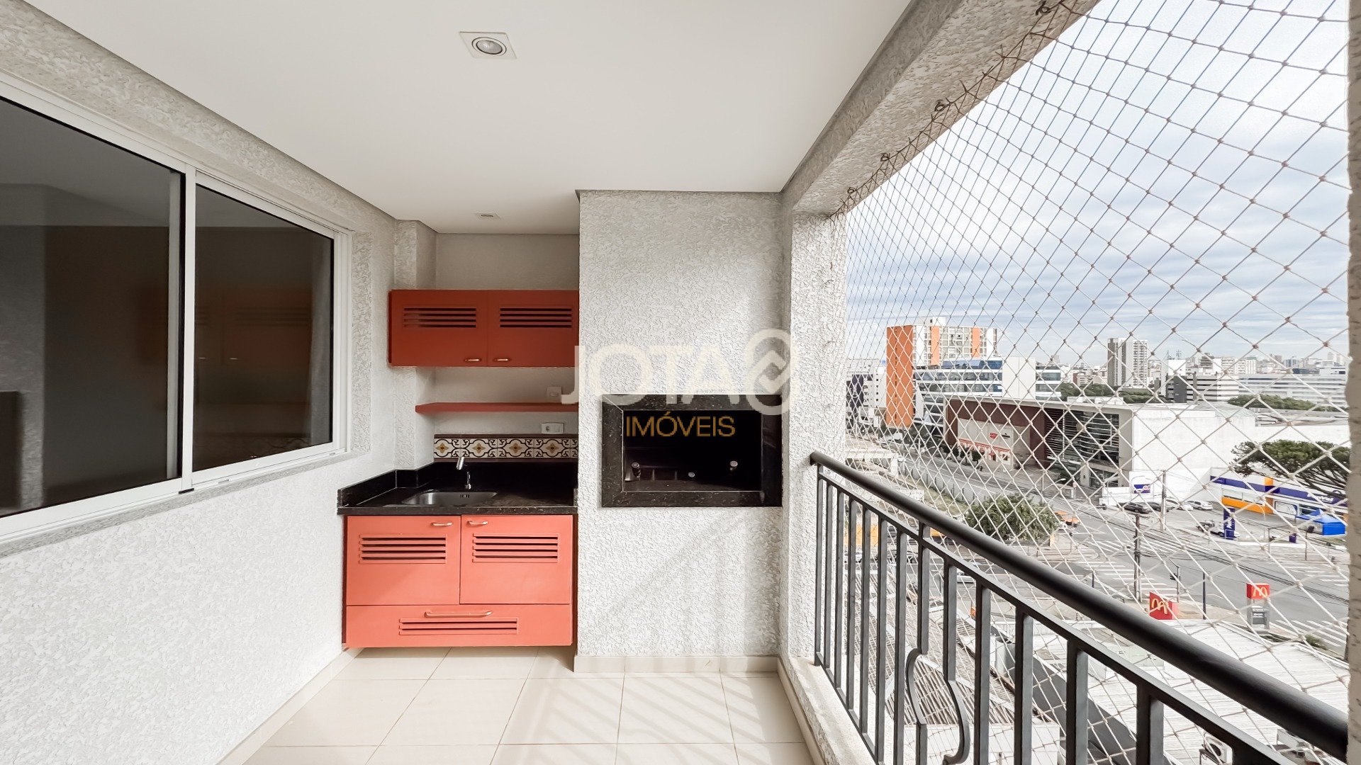 APARTAMENTO DE 03 QUARTOS E 03 VAGAS NO BATEL