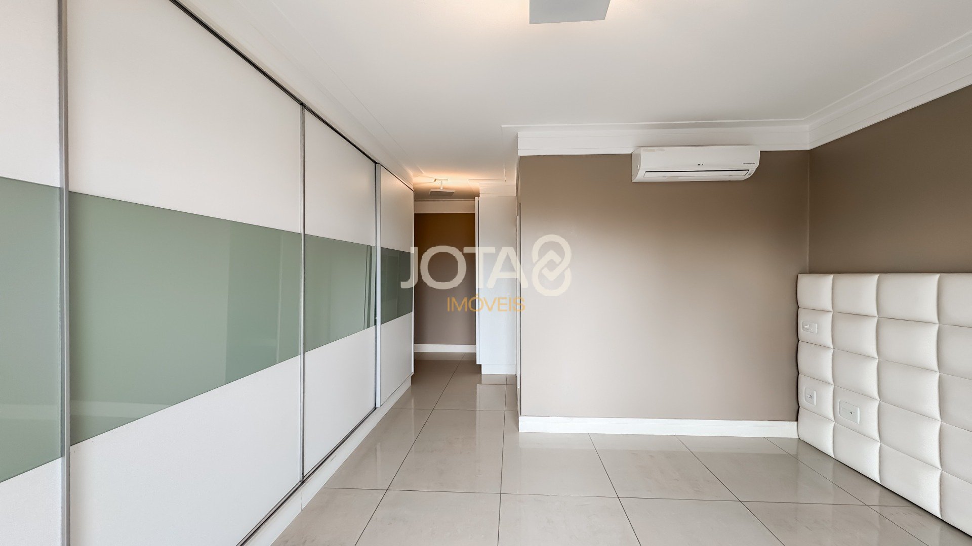 APARTAMENTO DE 03 QUARTOS E 03 VAGAS NO BATEL