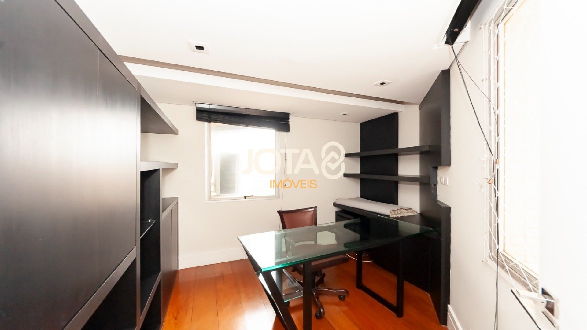 LINDO APARTAMENTO MOBILIADO NO BATEL