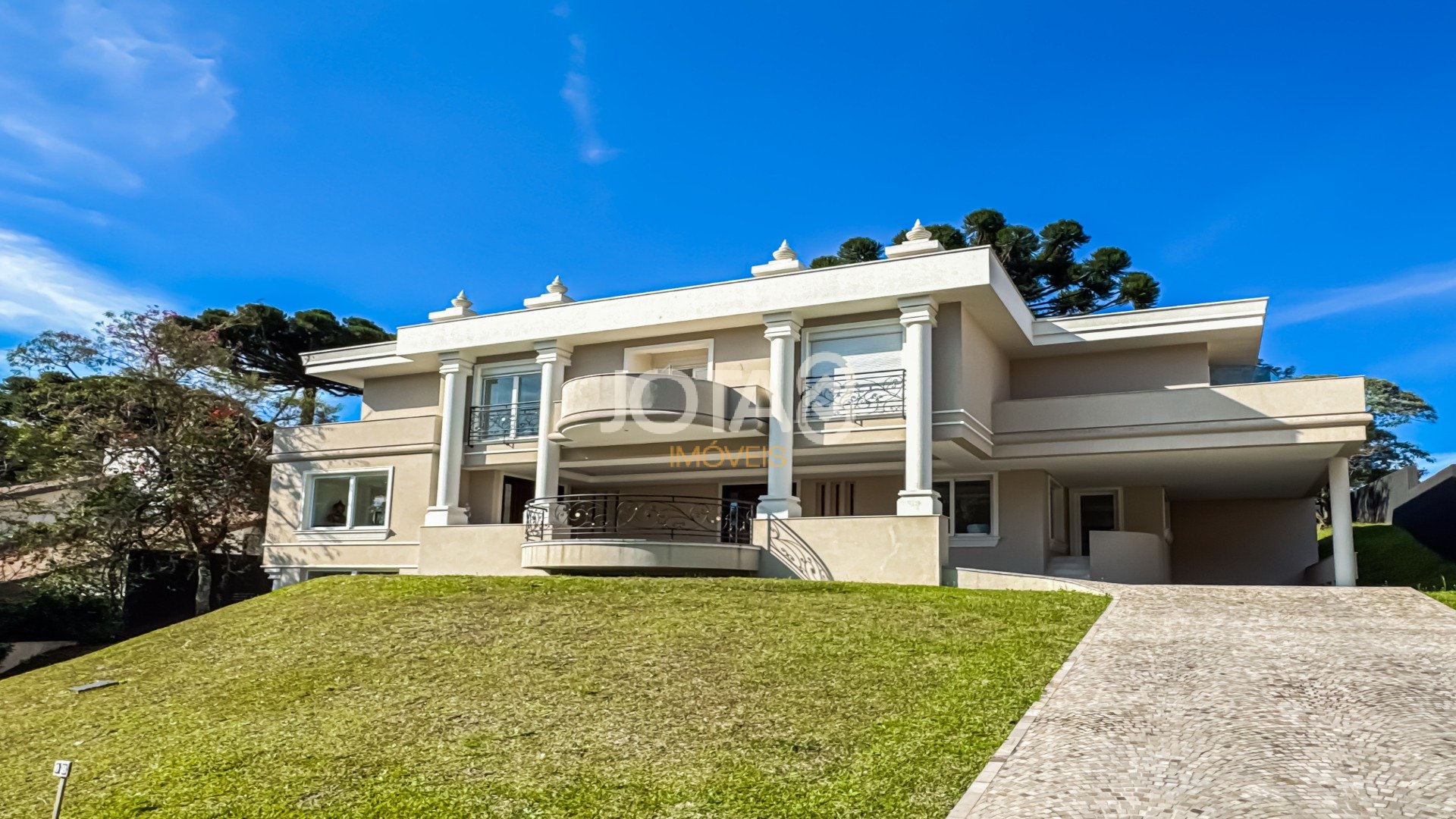 CASA EM CONDOMÍNIO COM 5 SUÍTES NO JARDINS DO BATEL