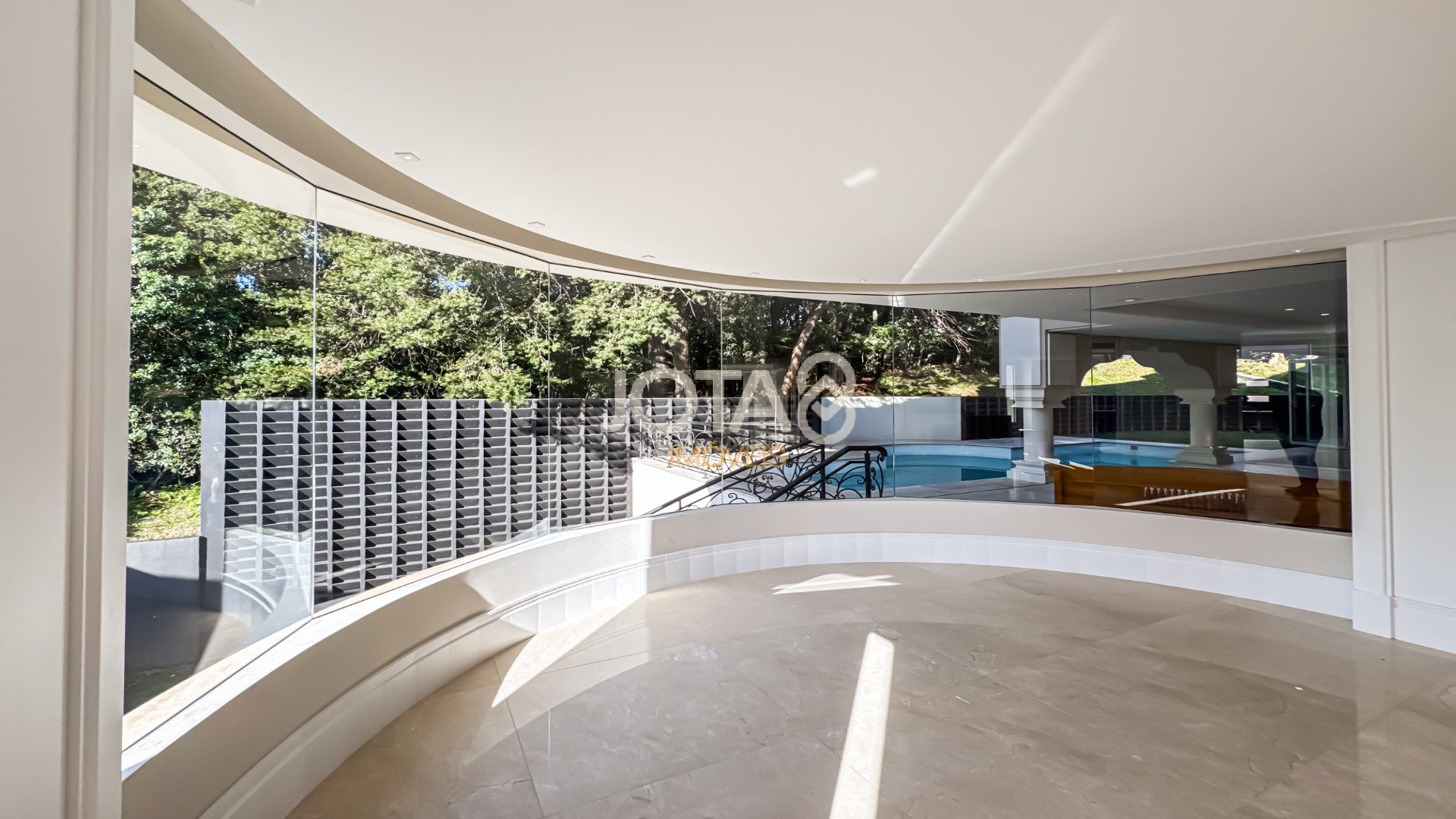 CASA EM CONDOMÍNIO COM 5 SUÍTES NO JARDINS DO BATEL
