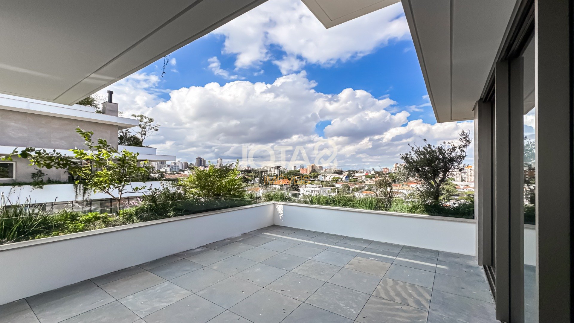 COBERTURA DUPLEX NOVA NO BATEL COM 04 SUITES - REVENDA HANAMI