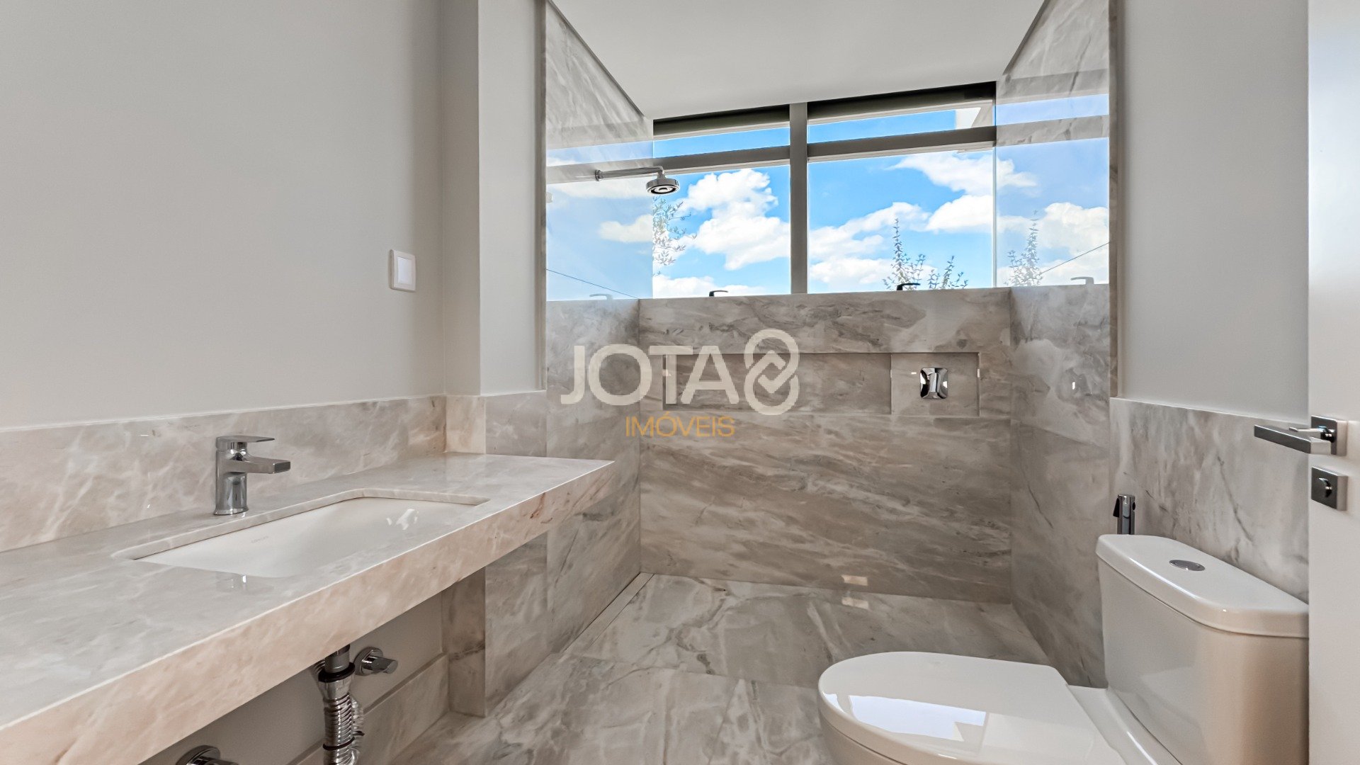 COBERTURA DUPLEX NOVA NO BATEL COM 04 SUITES - REVENDA HANAMI